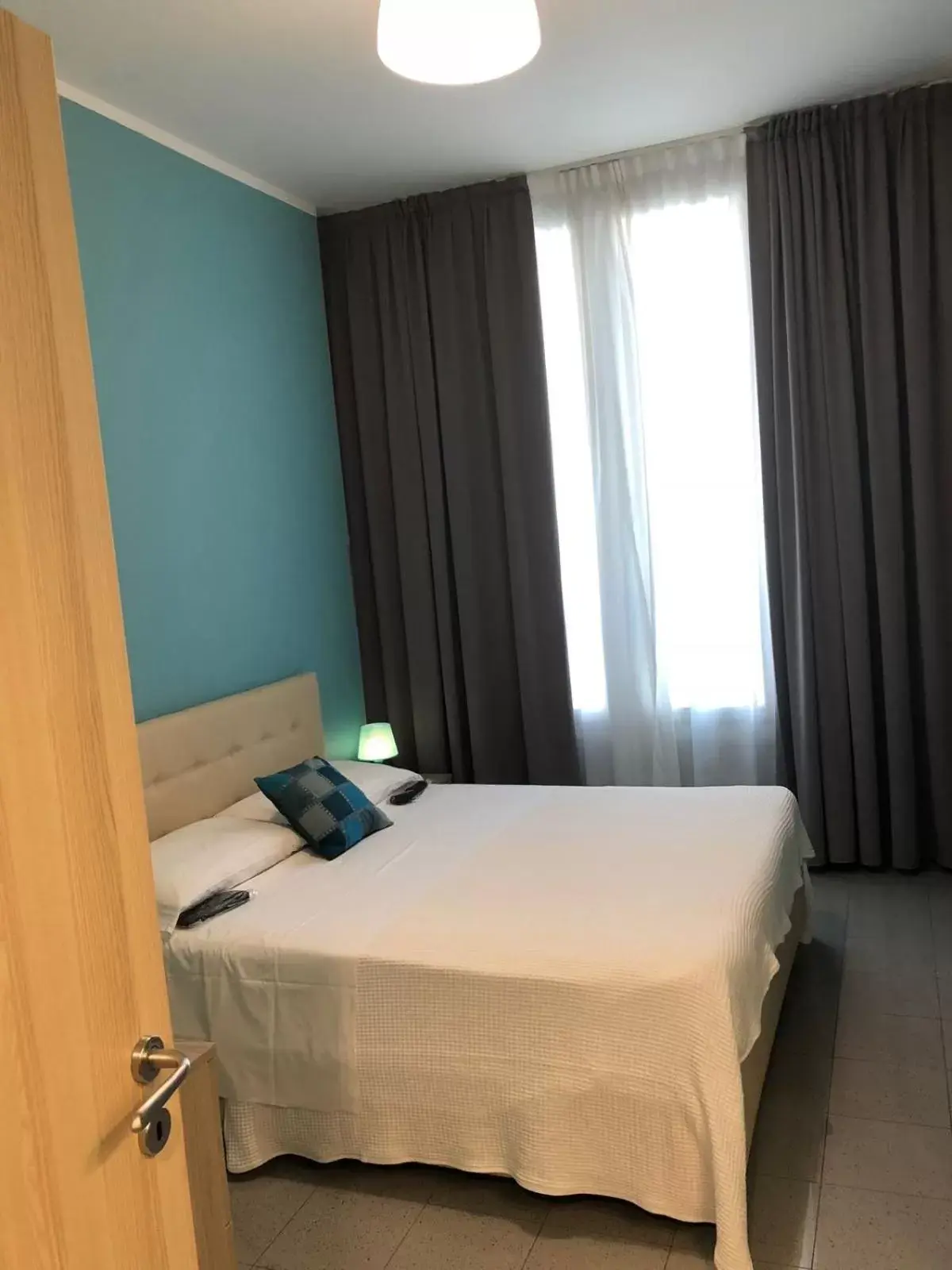 Bed in Residence House Aramis Milano -with free parking