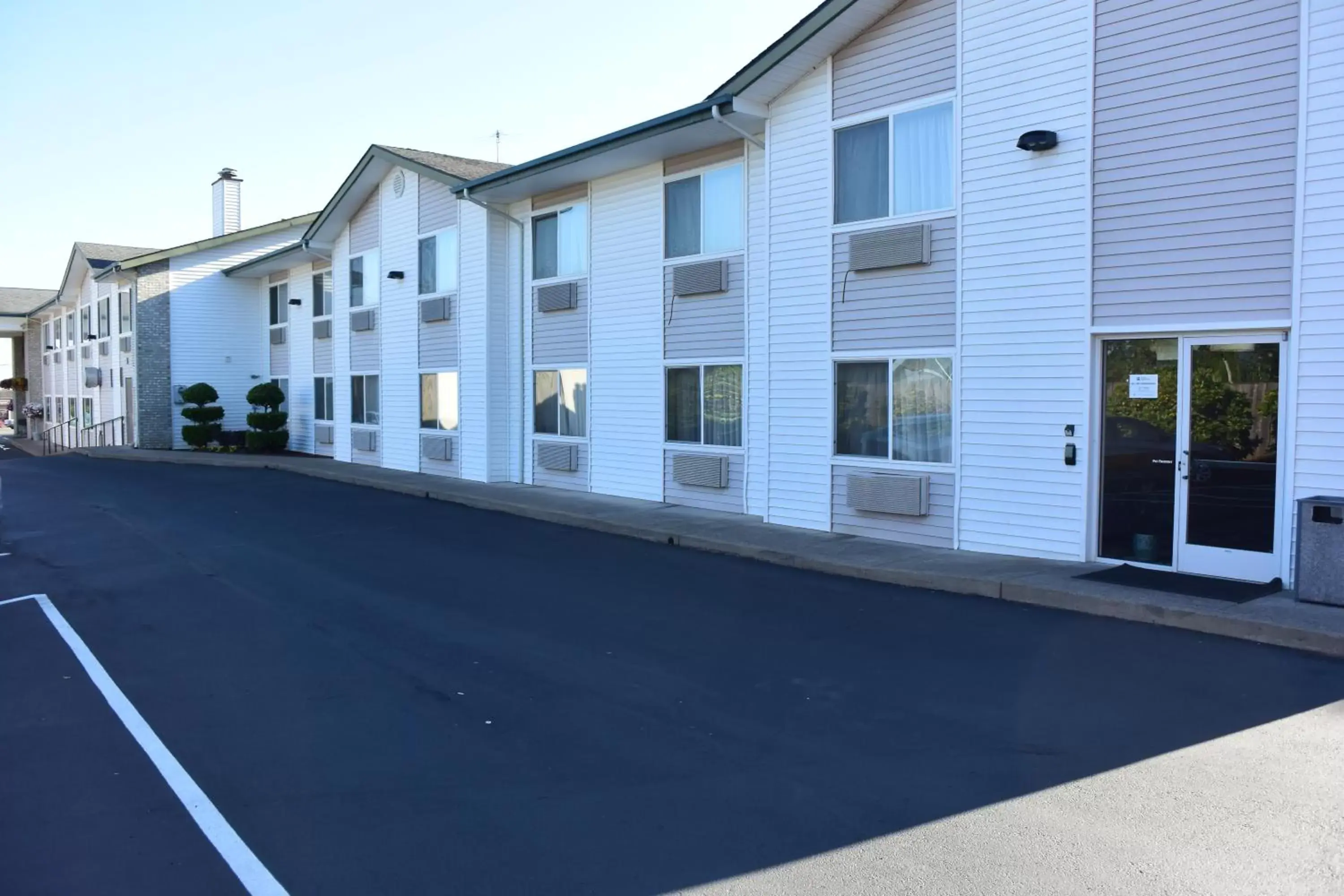 Property Building in Best Western Newberg Inn