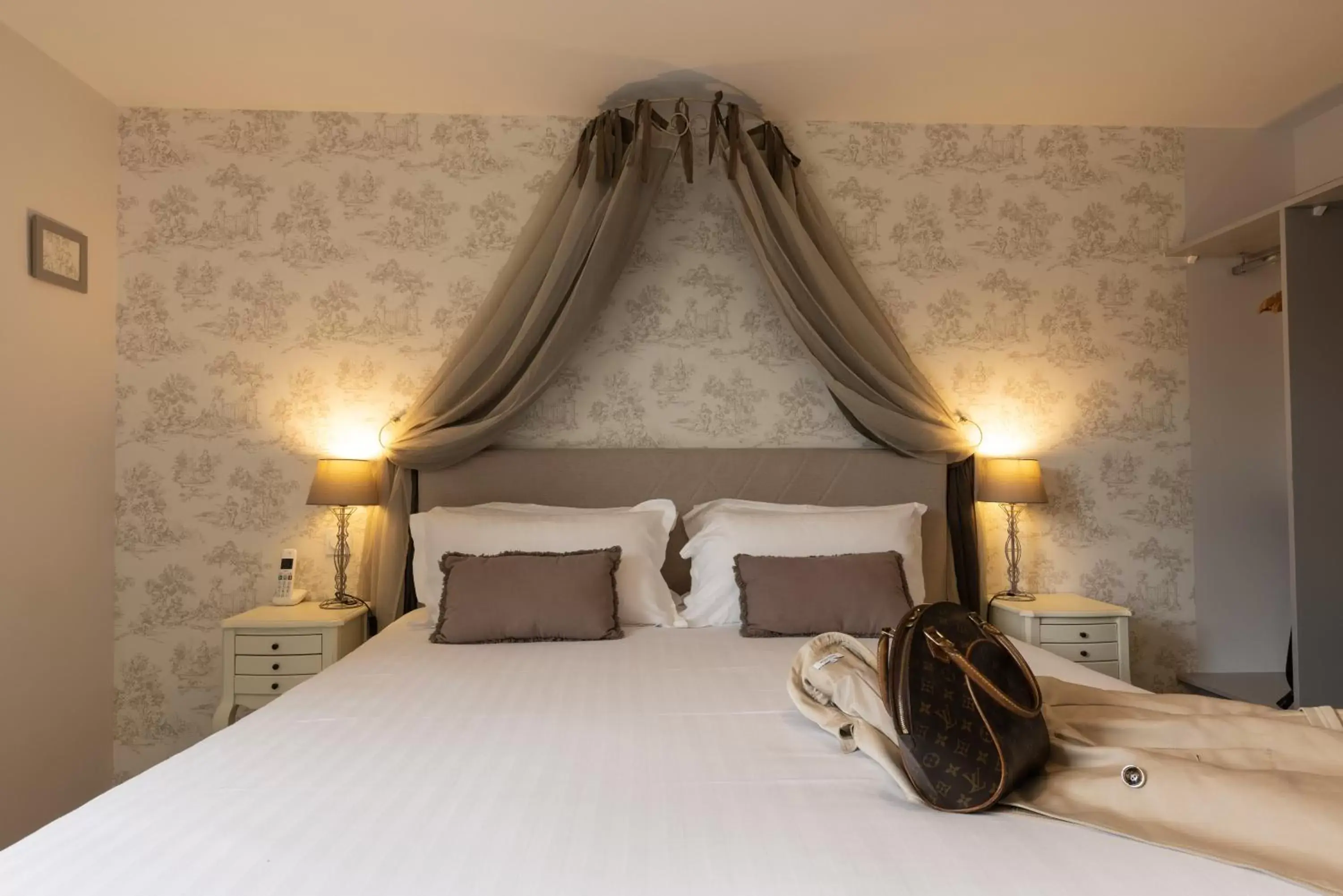 Bed in Hotel-Restaurant des Augustins - Cosy Places by CC - Proche Sarlat