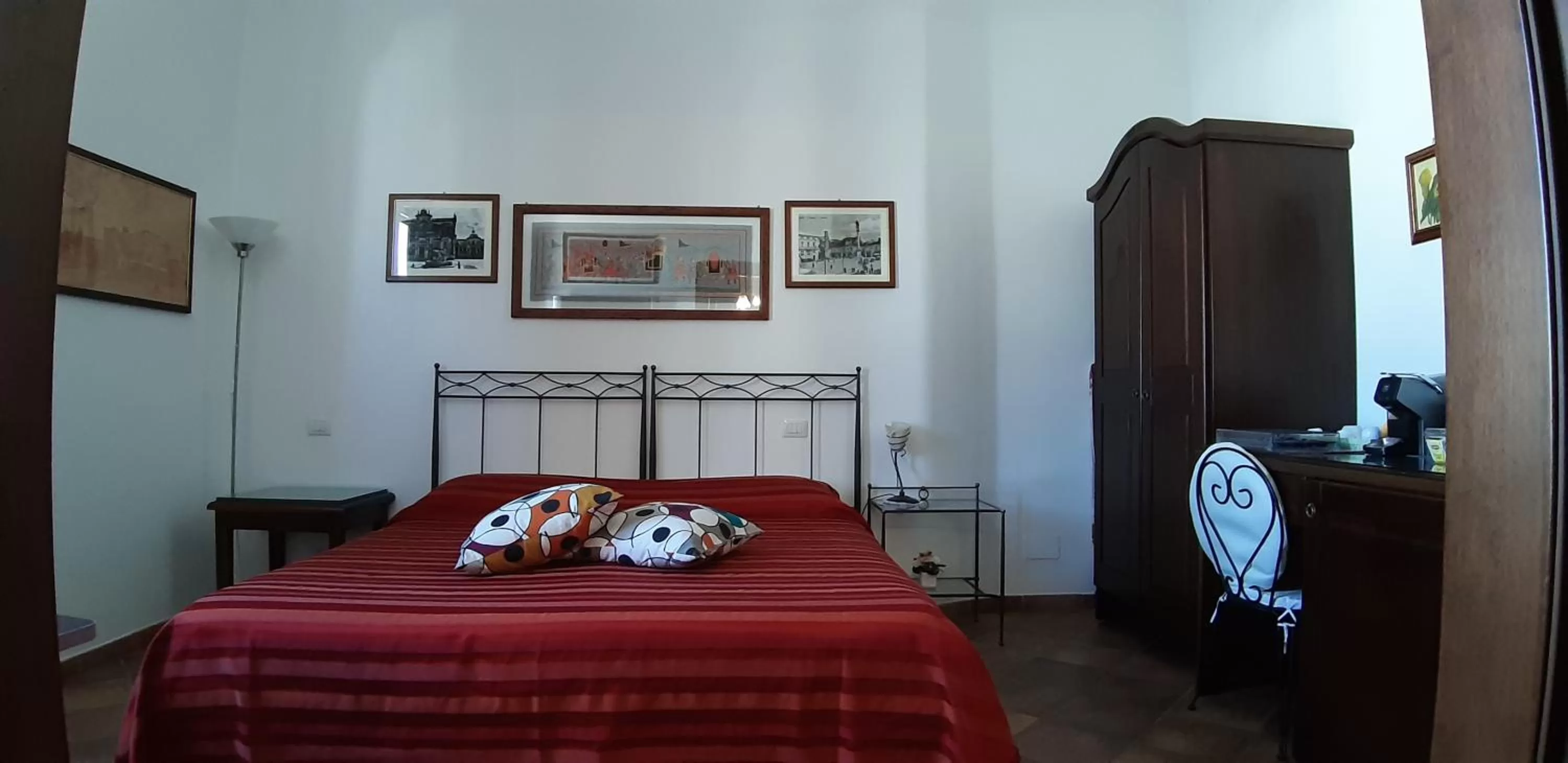 Decorative detail, Bed in B&B Corte Barocca