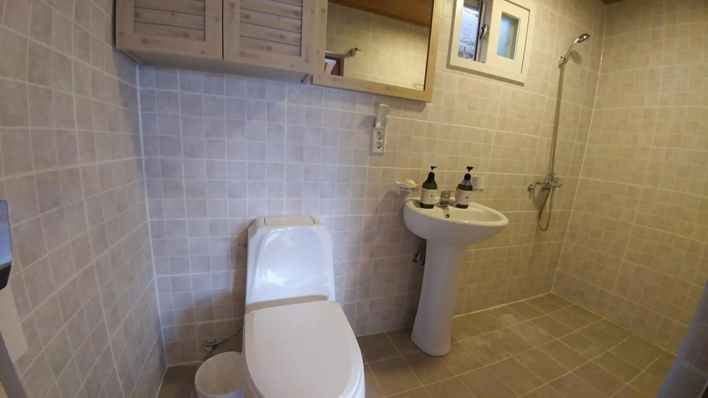 Photo of the whole room, Bathroom in Bukchon Sosunjae Hanok Guesthouse