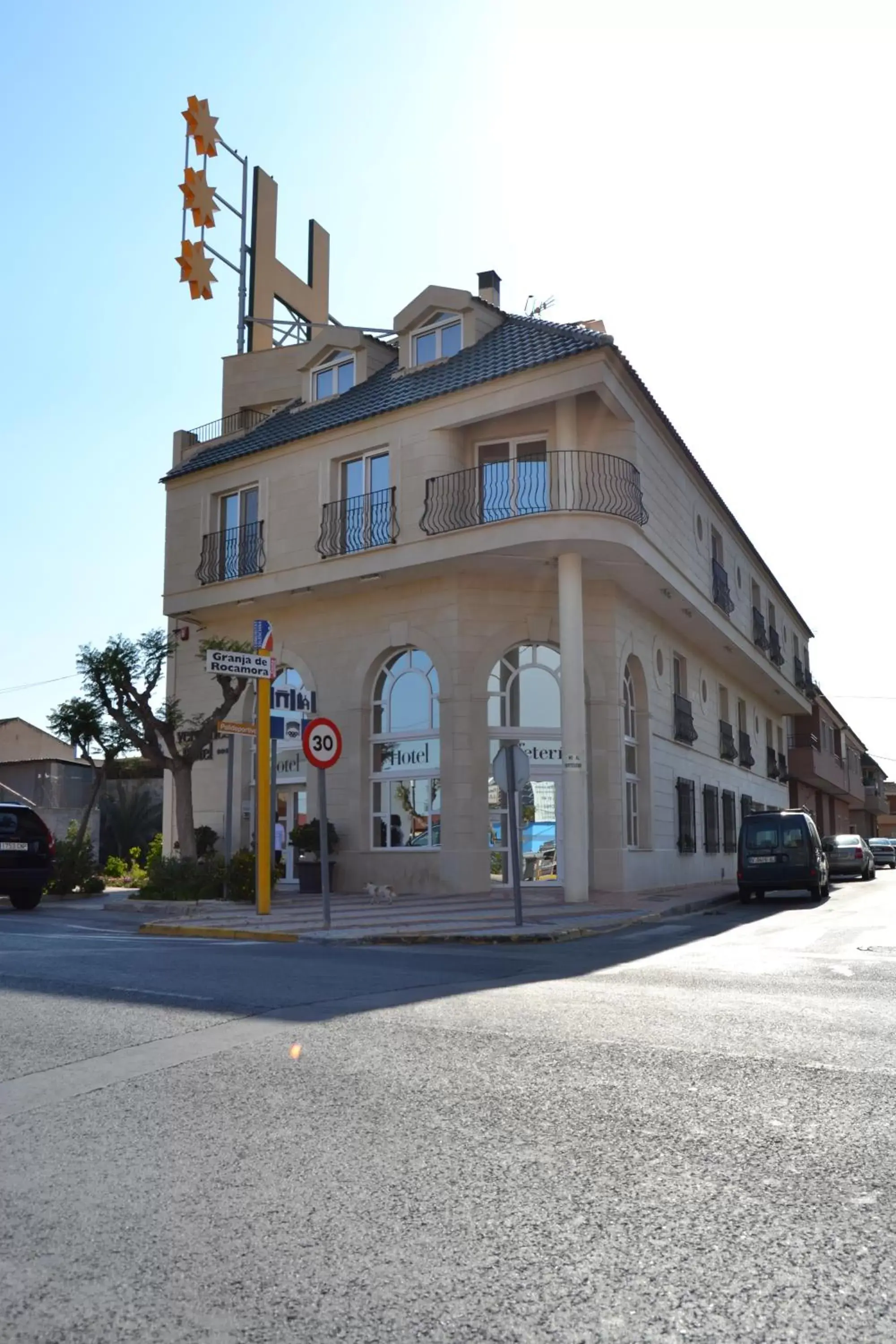 Facade/entrance, Property Building in Hotel Versalles