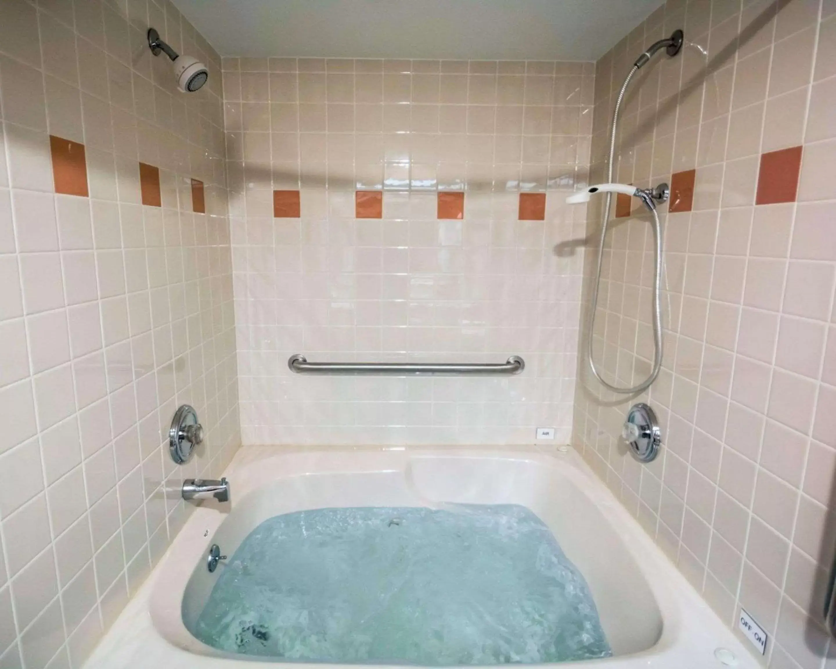 Bathroom in Comfort Inn - NYS Fairgrounds