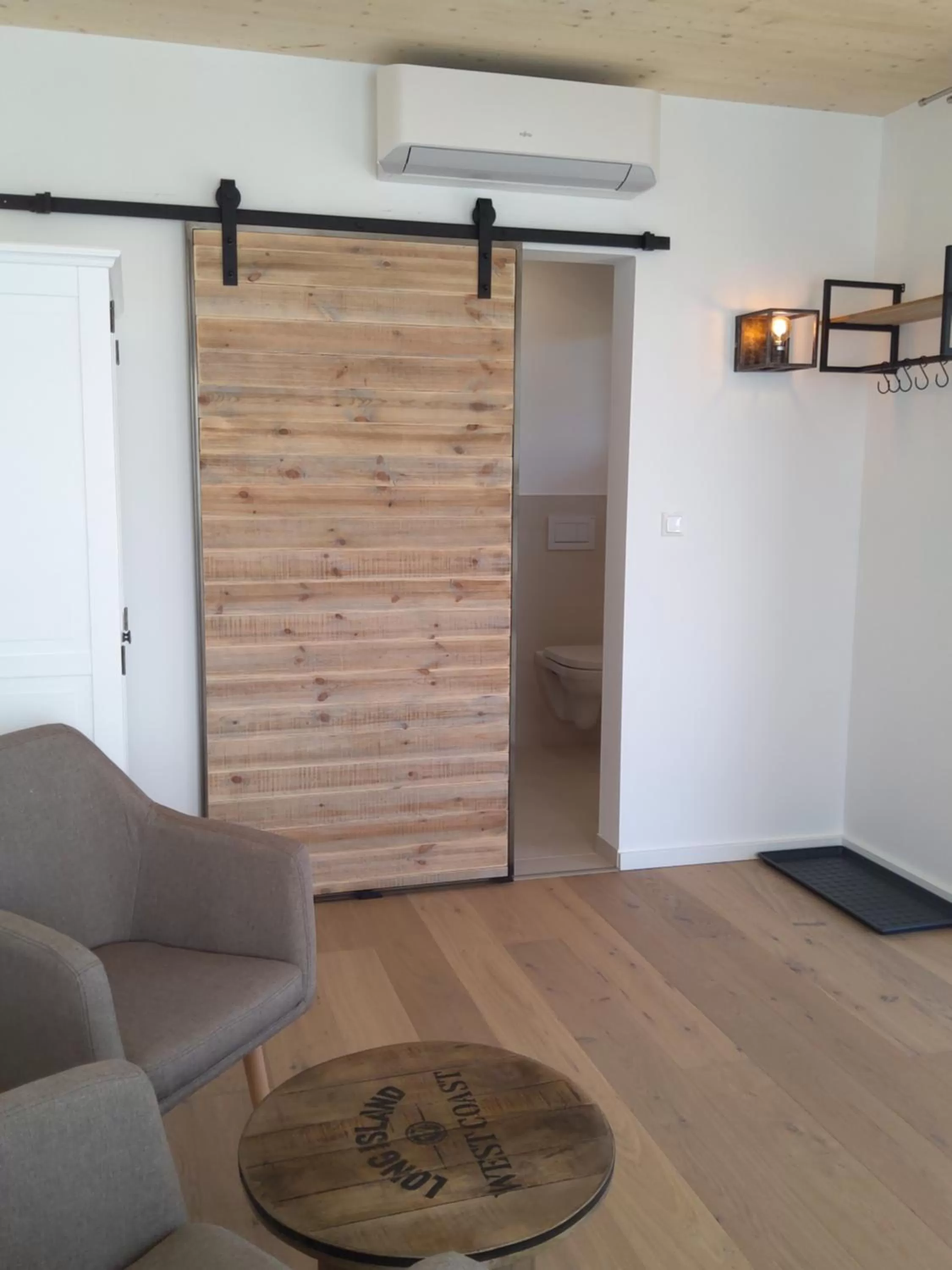 Seating area, Kitchen/Kitchenette in Zimmerei - Landgasthaus Karlo