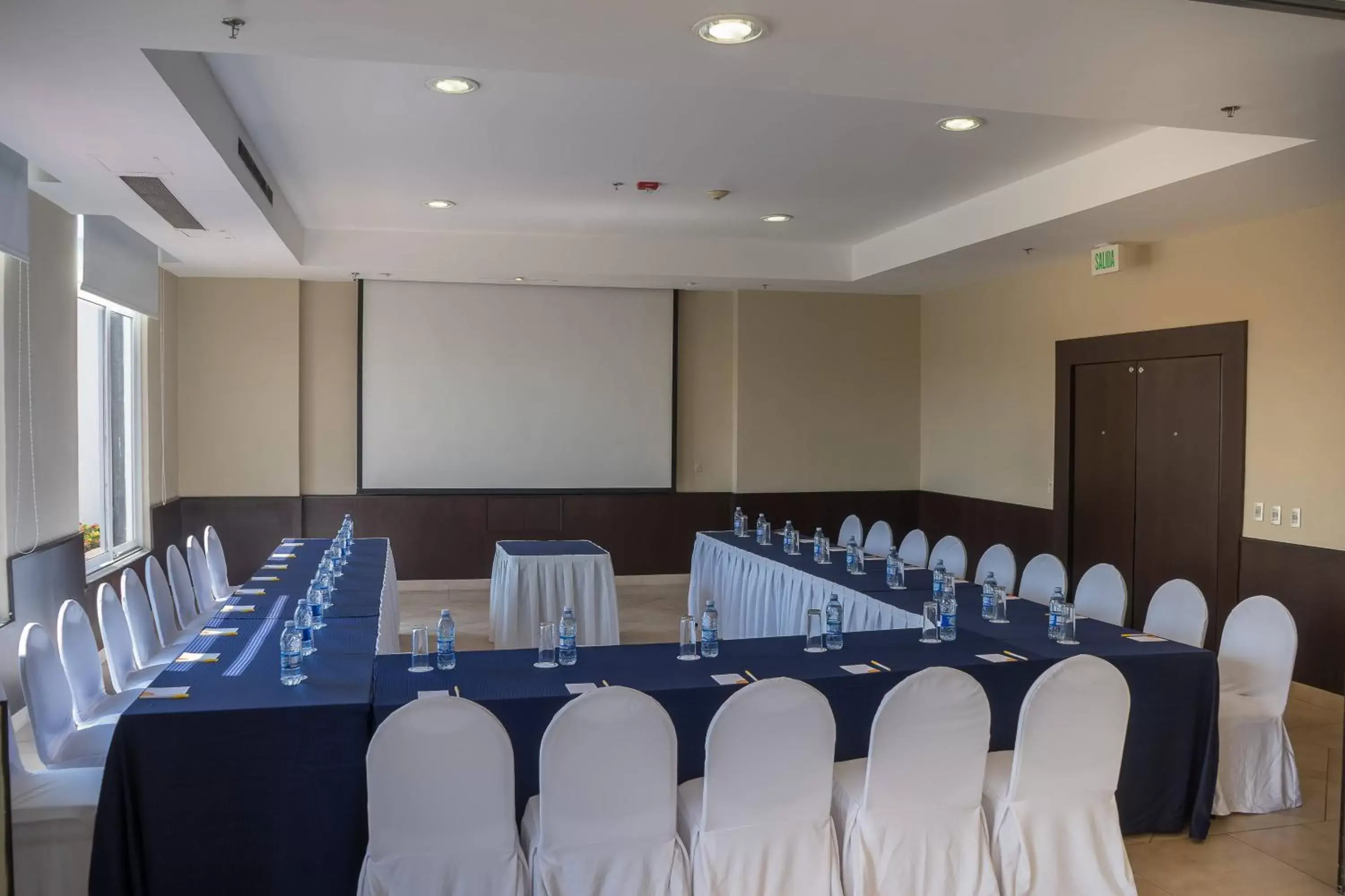 Meeting/conference room in Courtyard by Marriott Puebla Las Animas