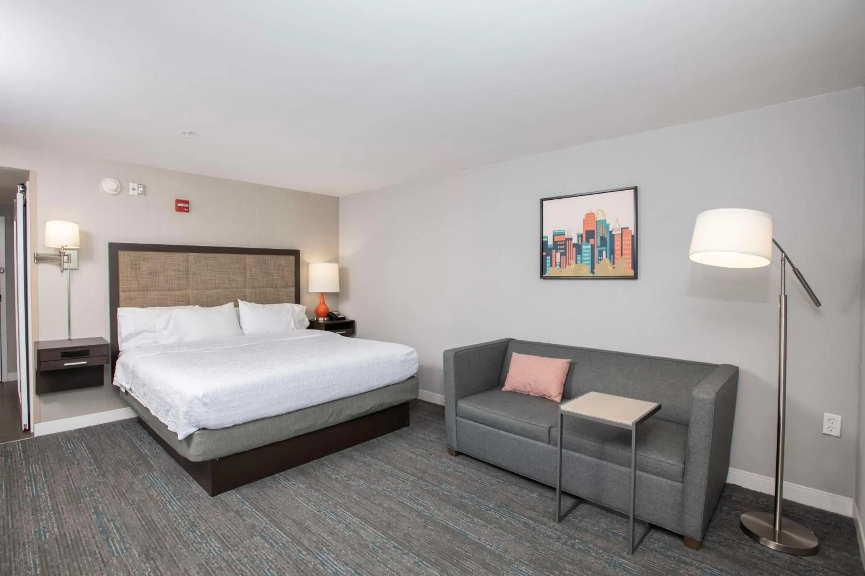 Bed in Hampton Inn & Suites - Cincinnati/Kenwood, OH