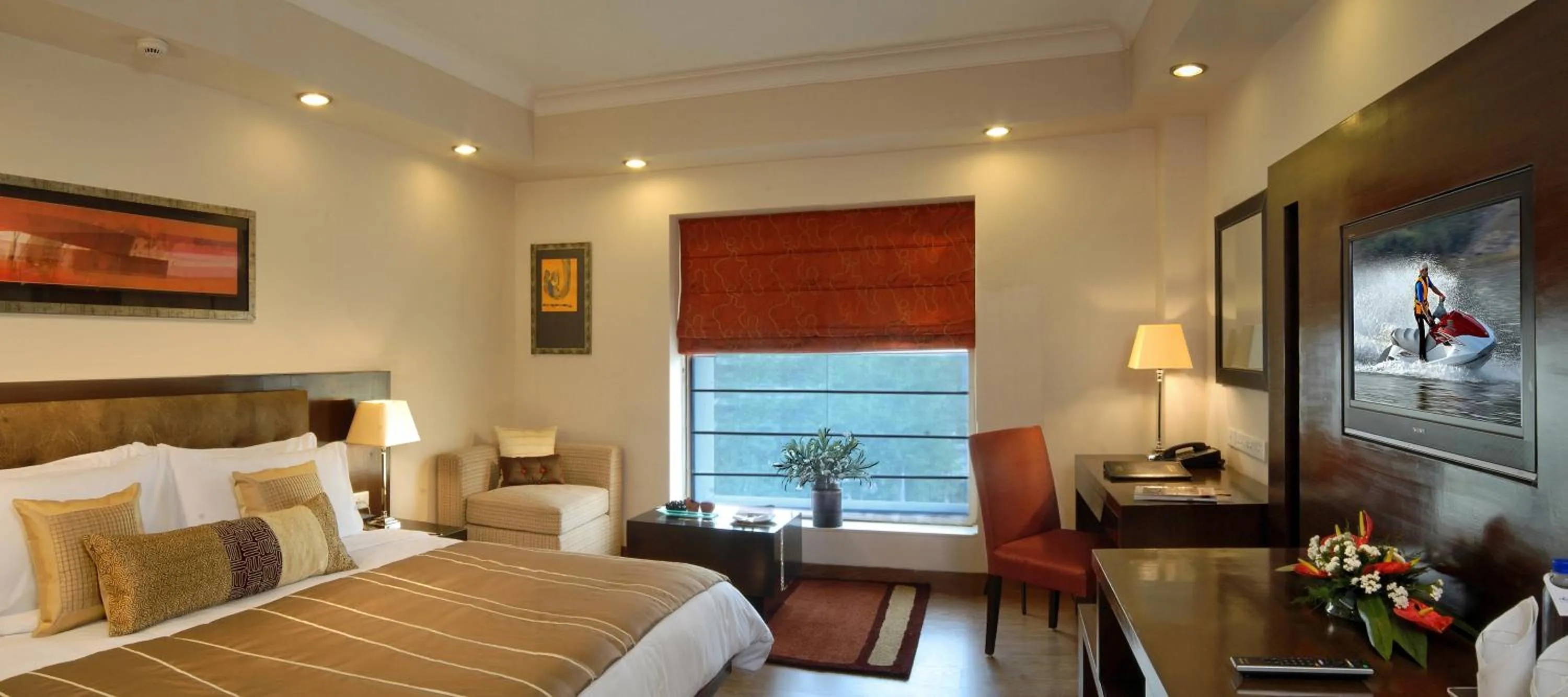 TV and multimedia, Bed in Fortune Sector 27, Noida - Member ITC Hotels' Group