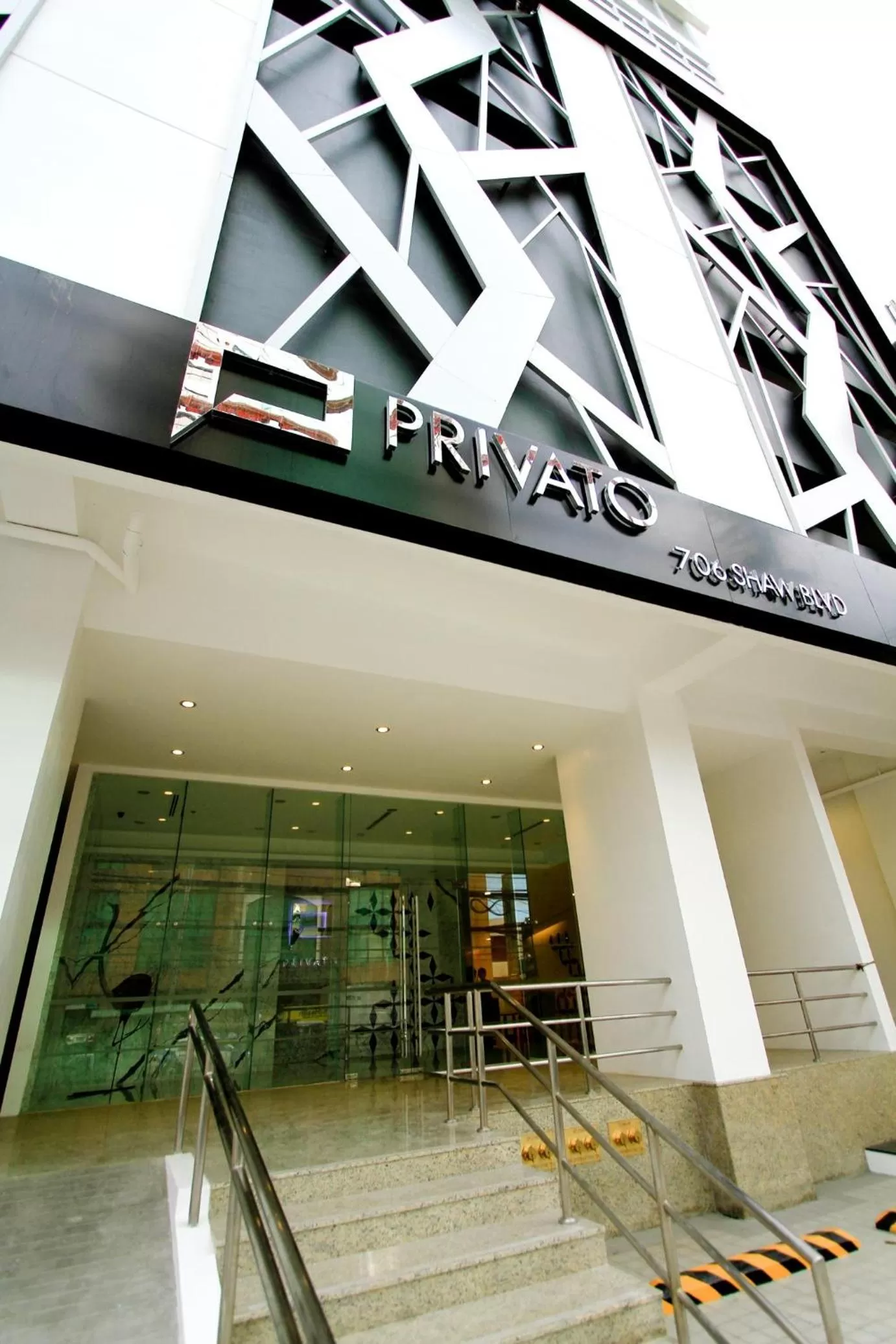 Facade/entrance in Privato Ortigas