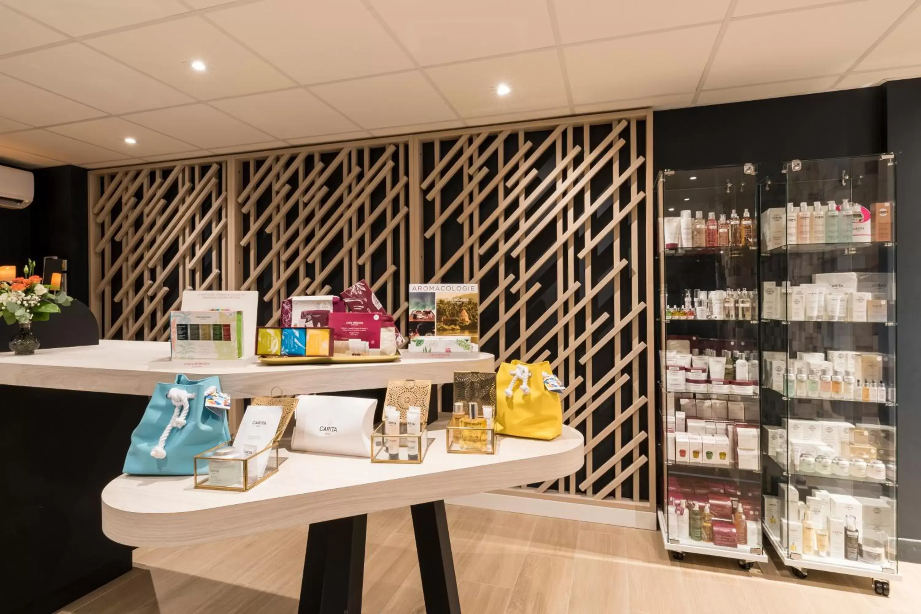 On-site shops in Mercure Hotel & Spa Bastia Biguglia