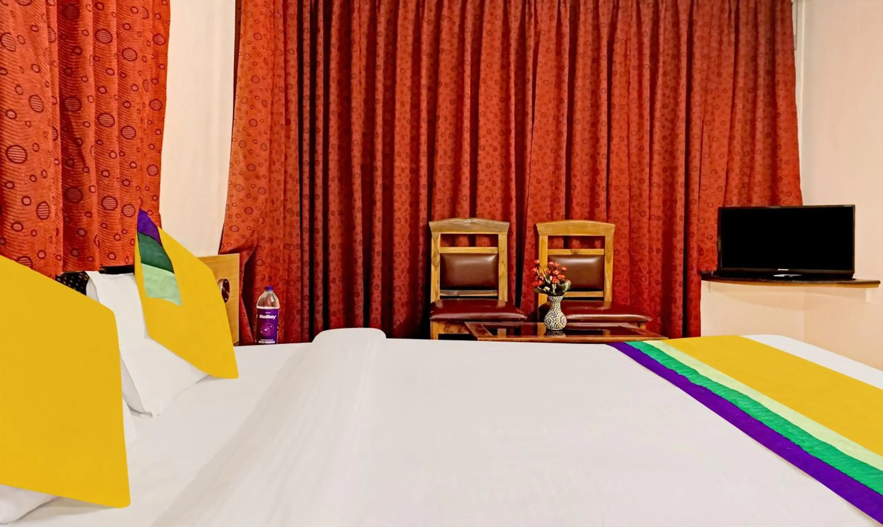 Bed in Itsy By Treebo - Crown Inn