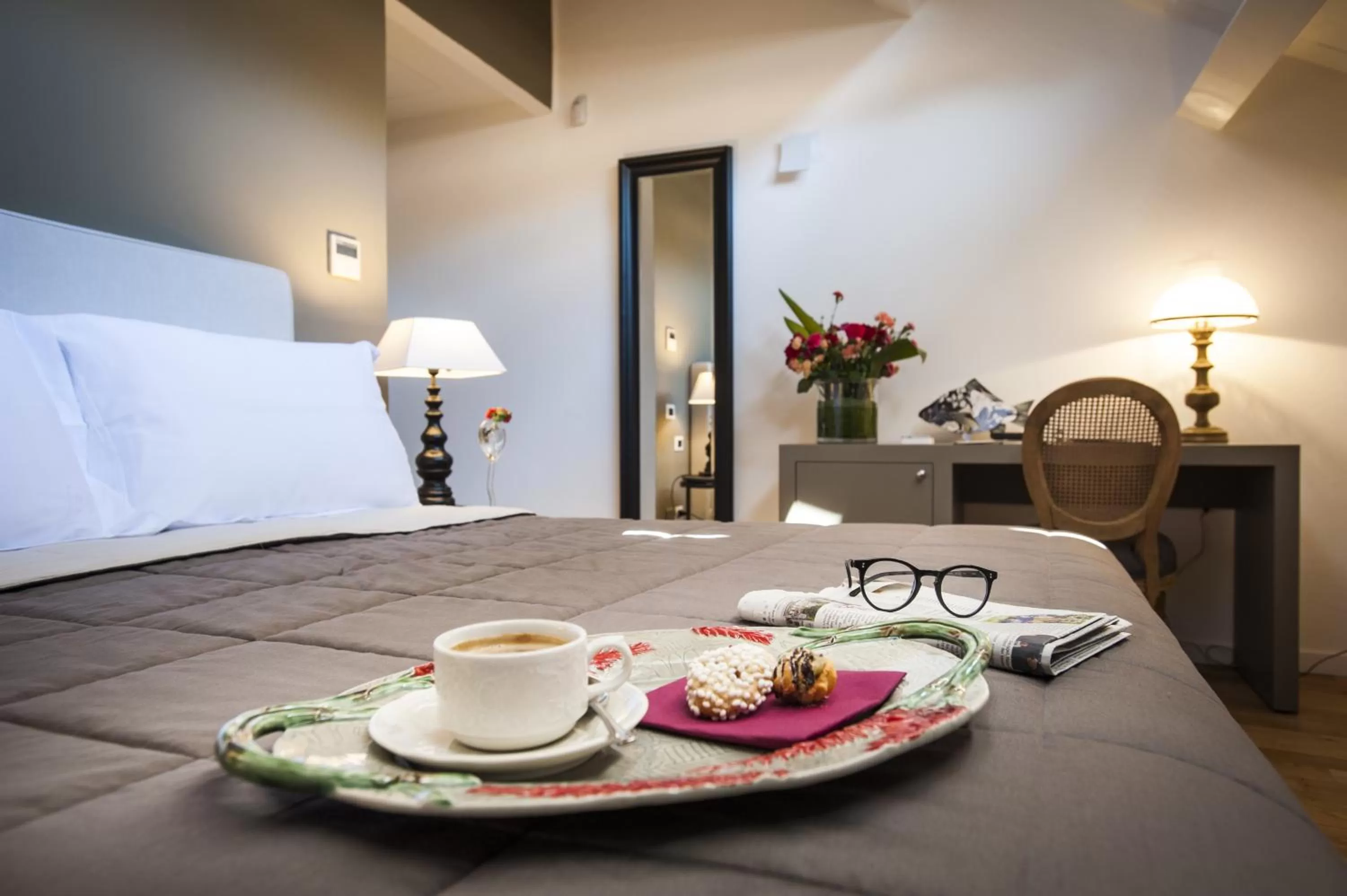 Photo of the whole room, Bed in BB 22 Palace