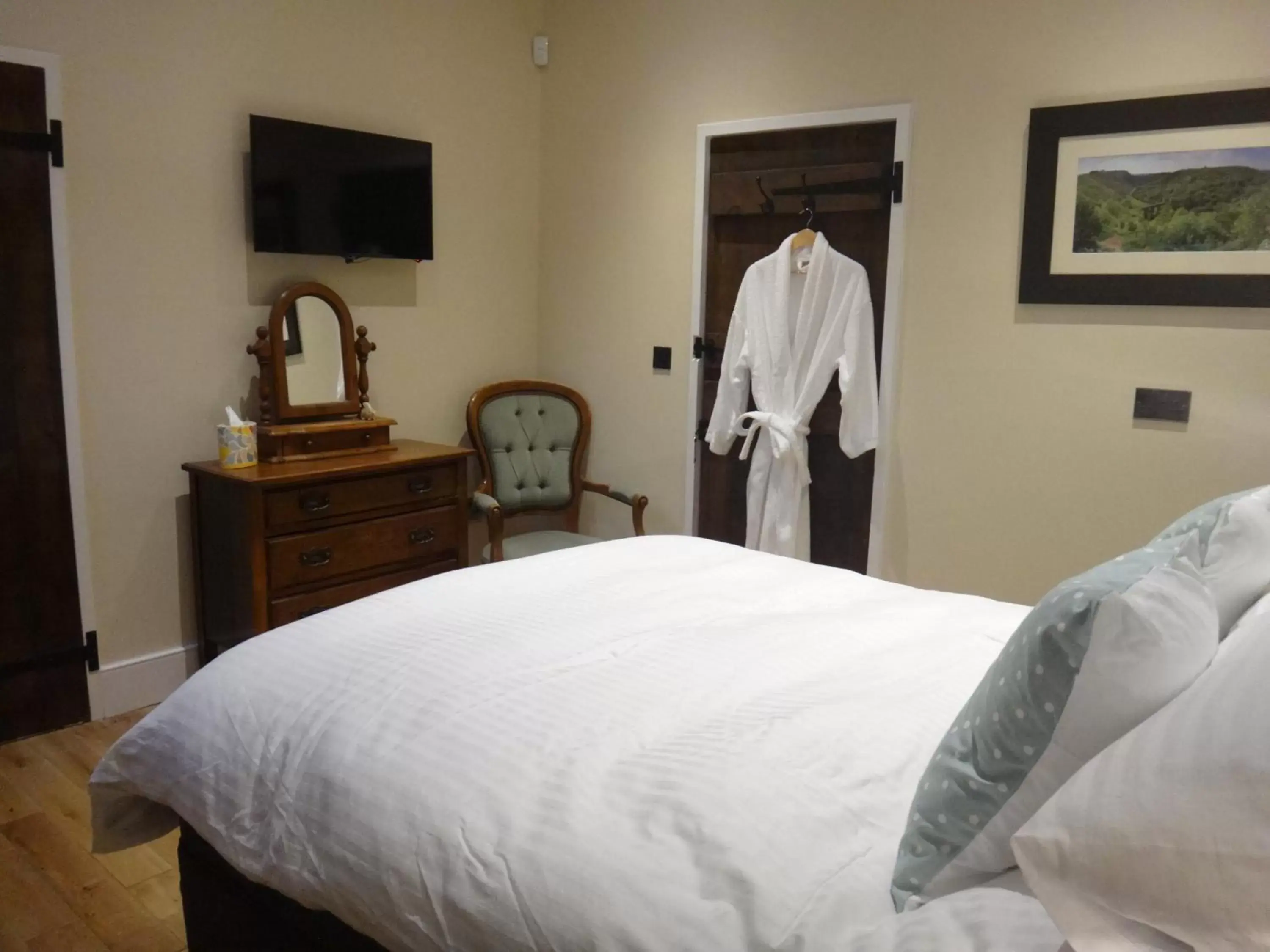 Bathroom, Bed in Robin Hood Farm B&B