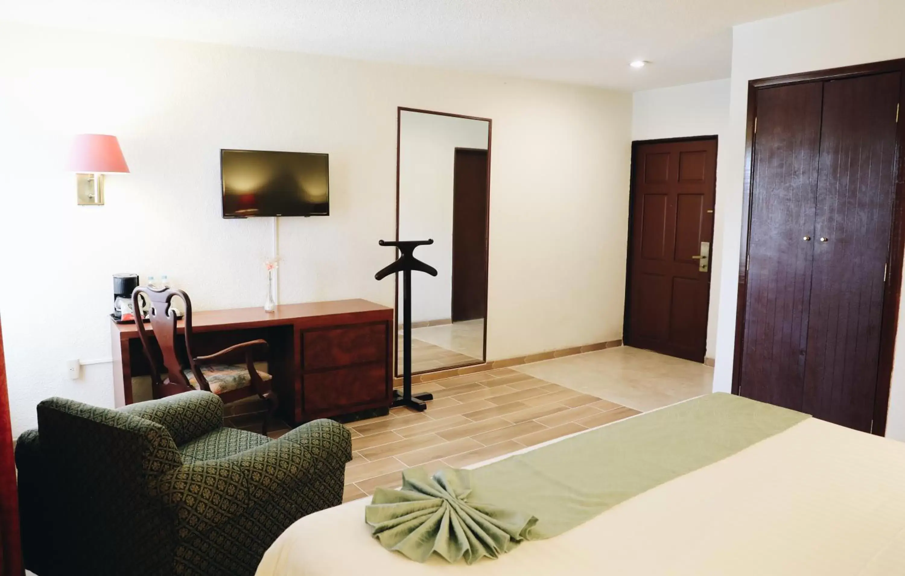 TV/Entertainment Center in Hotel La Joya Tulancingo