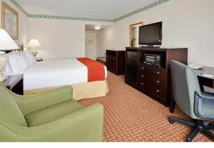 Photo of the whole room, Bed in Holiday Inn Express Hotel & Suites Easton, an IHG Hotel