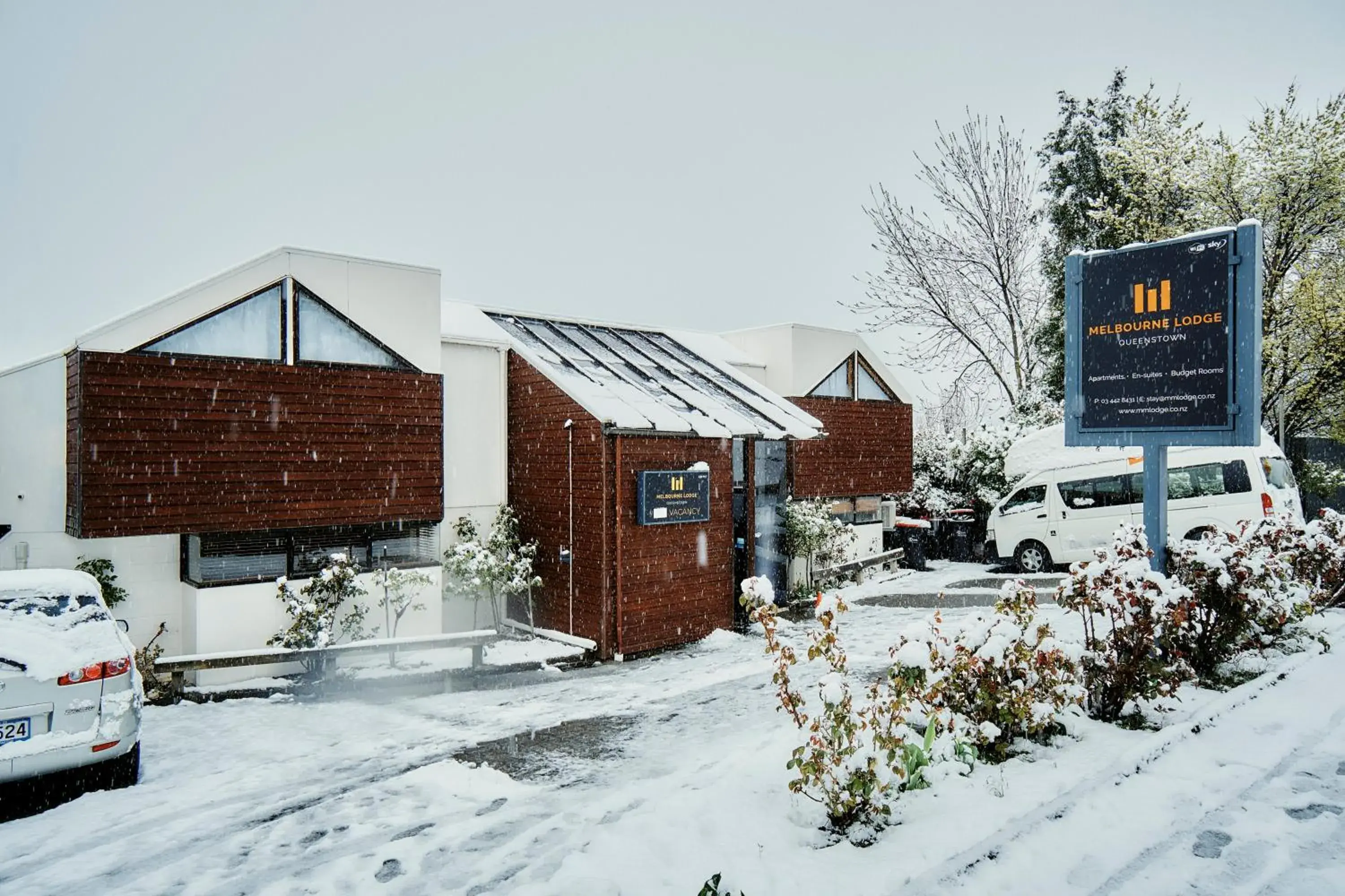 Property building, Winter in Melbourne Lodge