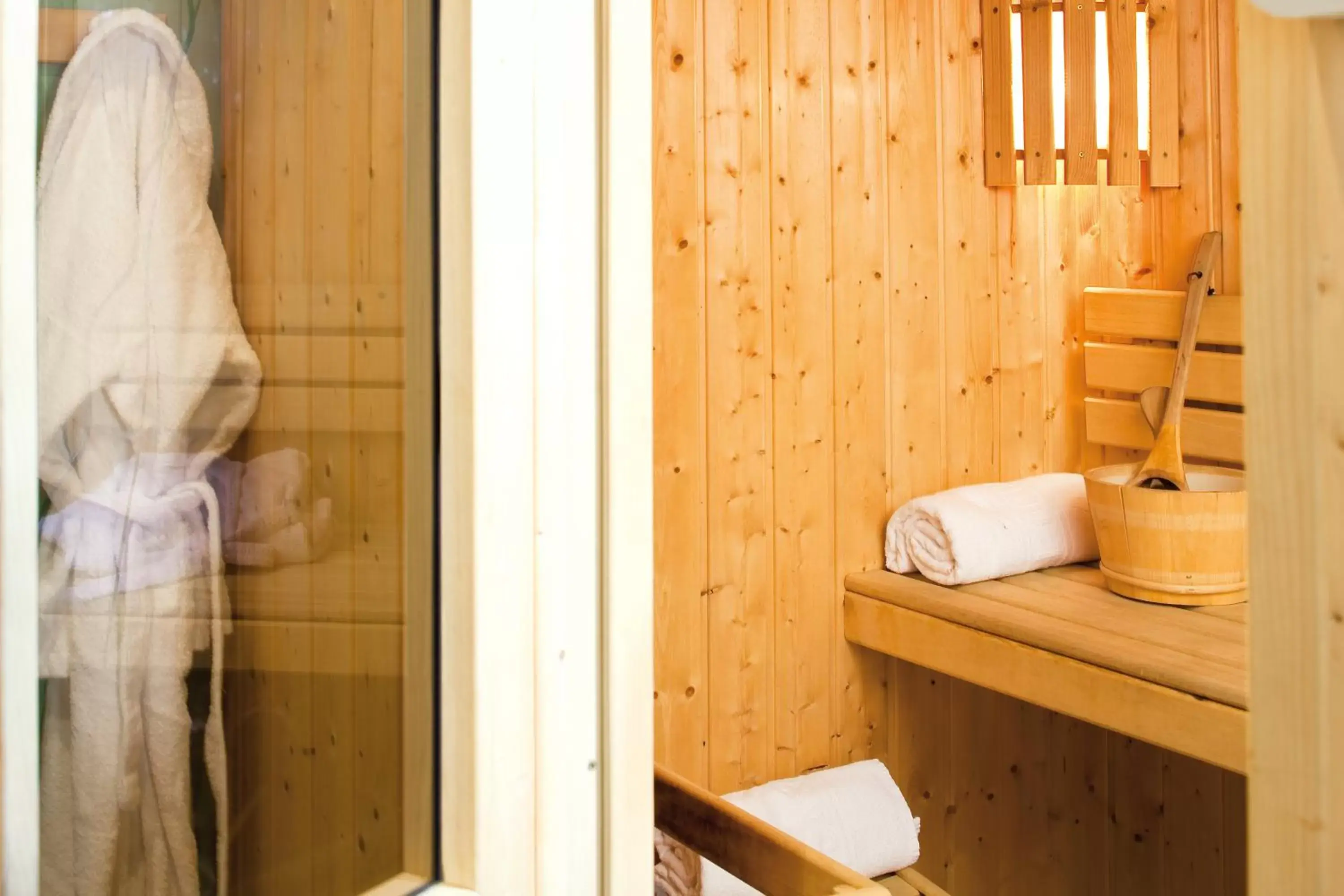 Spa and wellness centre/facilities, Bathroom in Mercure Castres L'Occitan