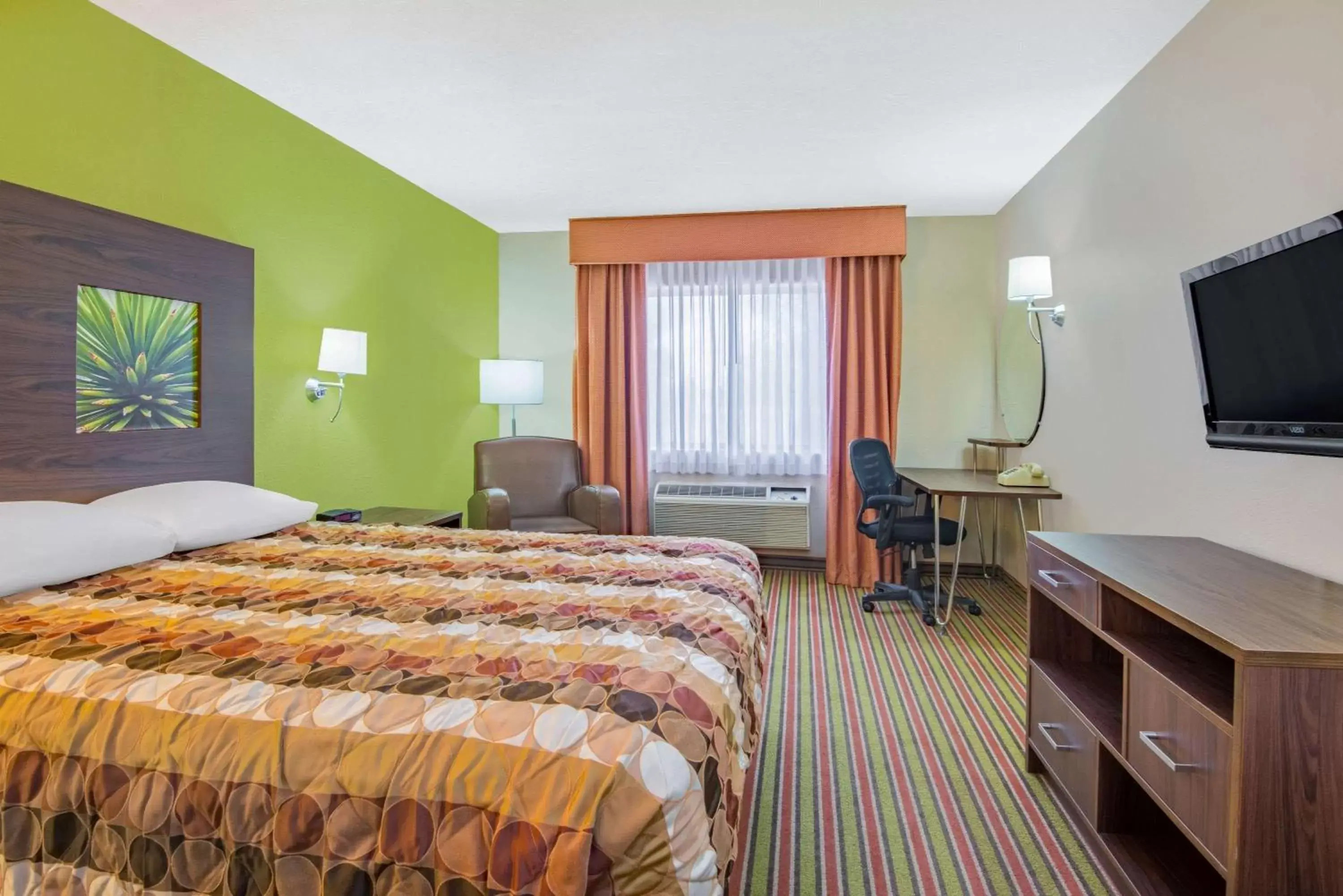 Photo of the whole room in Super 8 by Wyndham Portales
