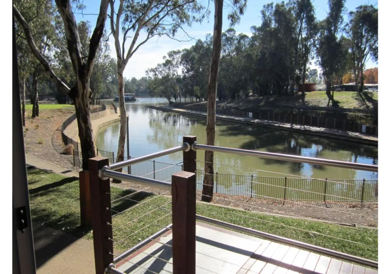 Lake view in Discovery Parks - Maidens Inn Moama