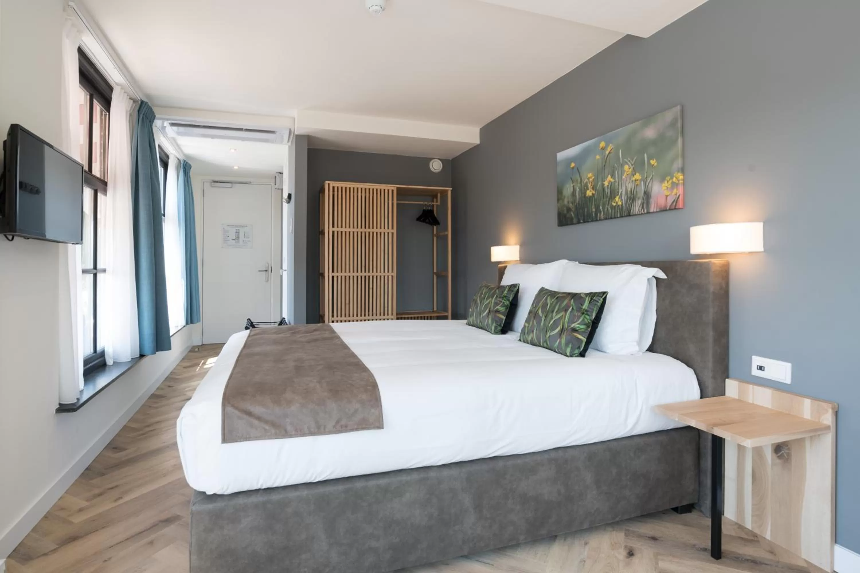 Photo of the whole room, Bed in Hof van Holland Hotel