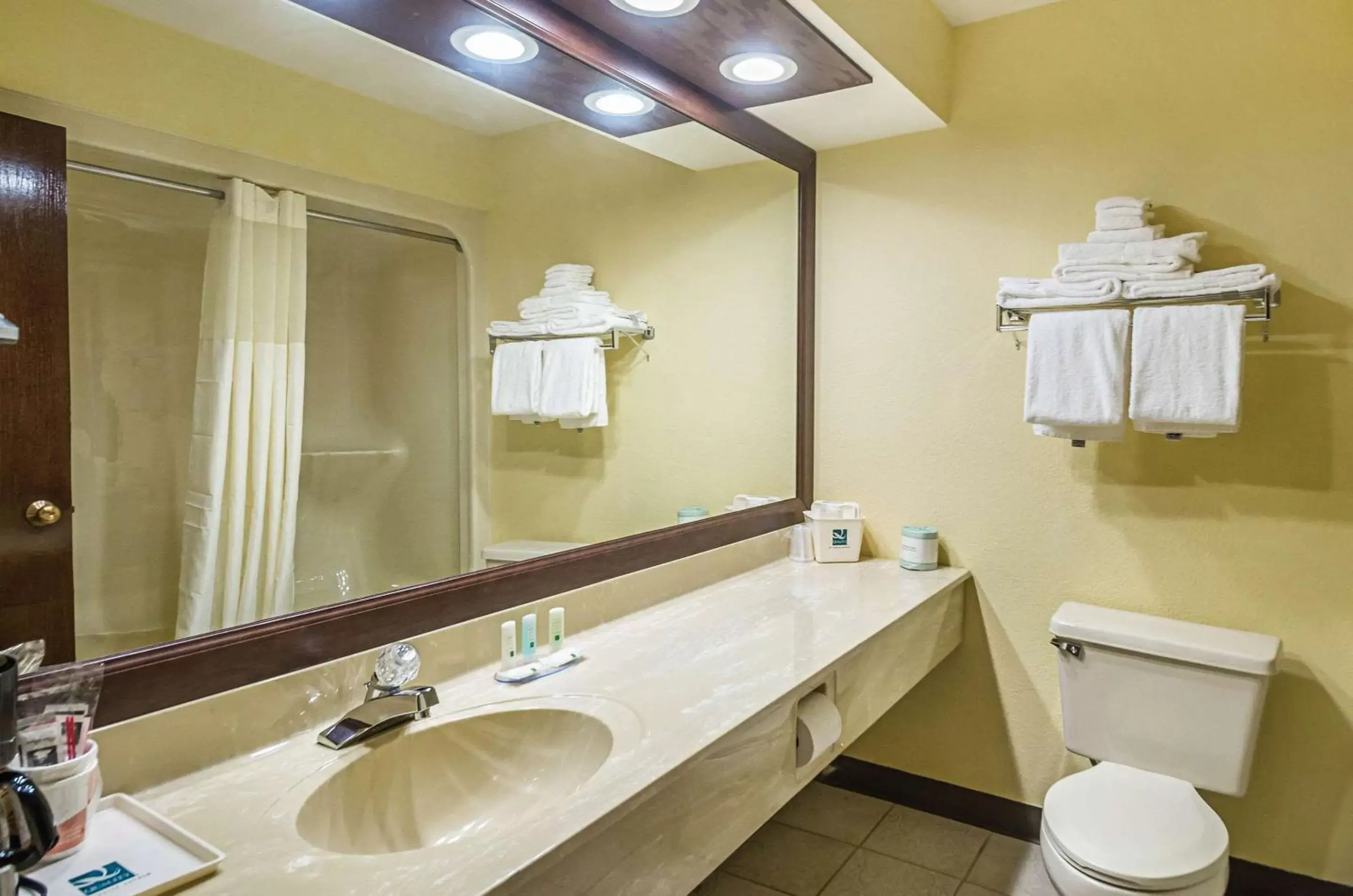 Photo of the whole room, Bathroom in Quality Inn & Suites Frostburg-Cumberland