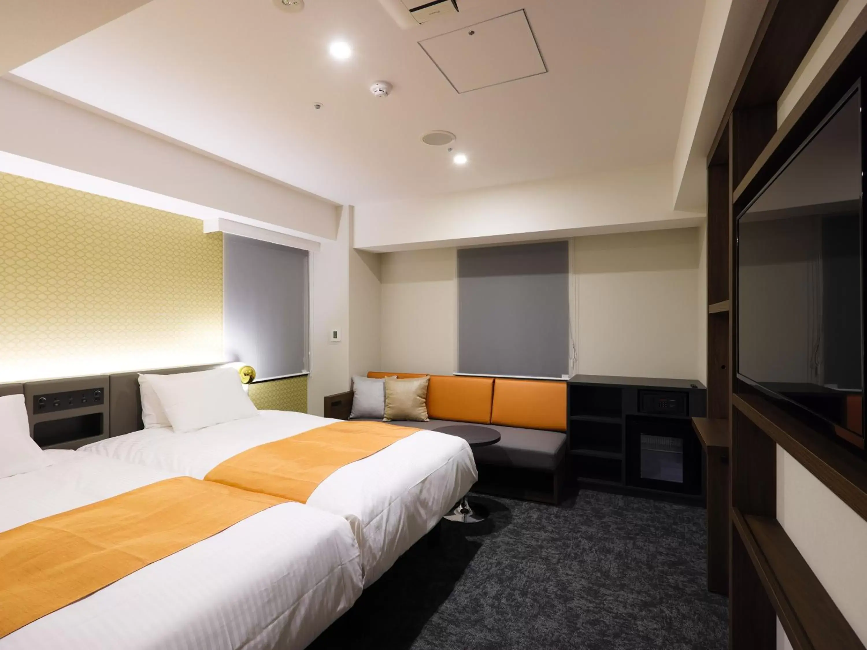 Photo of the whole room, Bed in GRIDS PREMIUM HOTEL OSAKA NAMBA