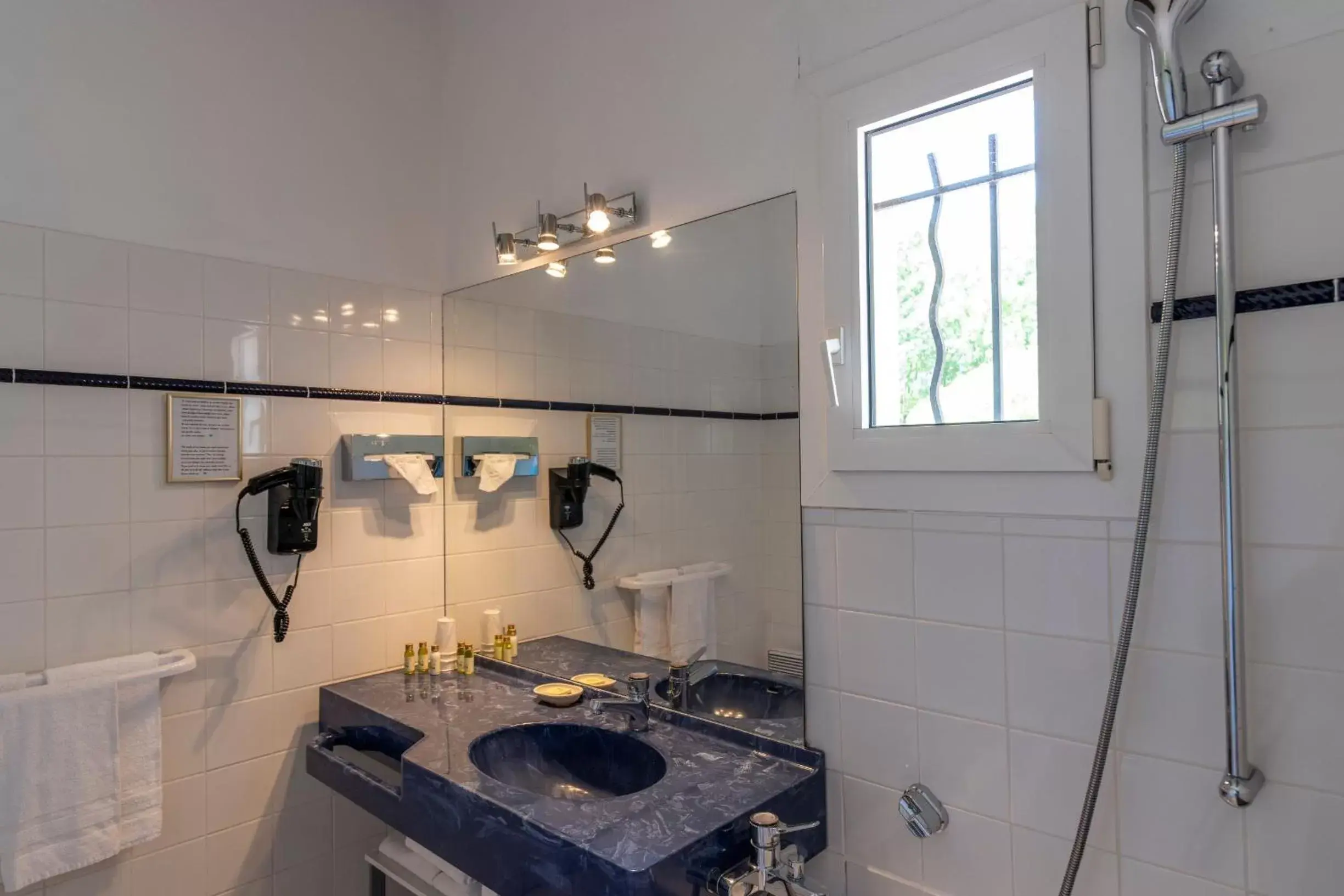 Bathroom, Kitchen/Kitchenette in Les Bastides Saint Paul