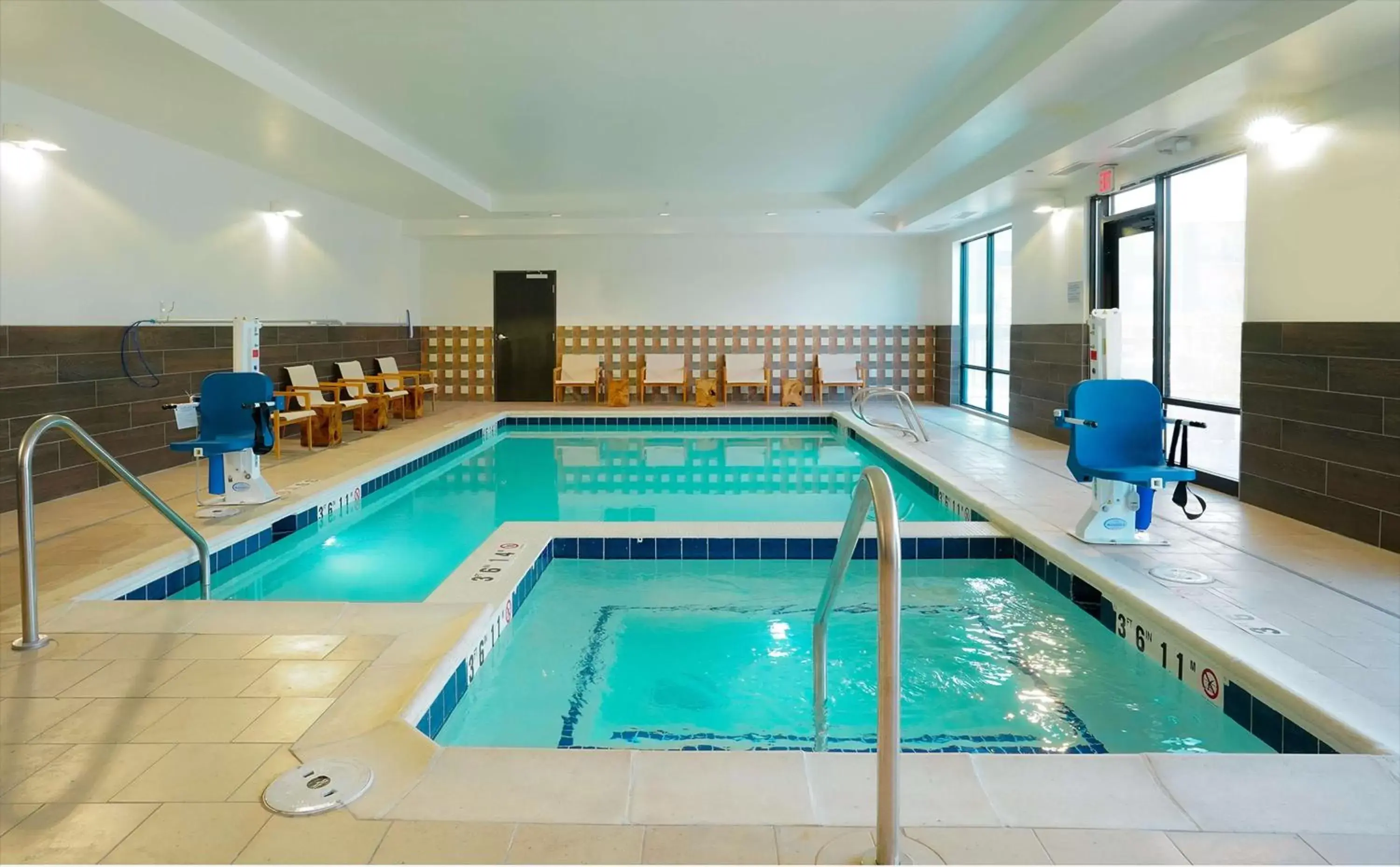 Pool view, Swimming Pool in Hampton Inn Colorado Springs I-25 Central