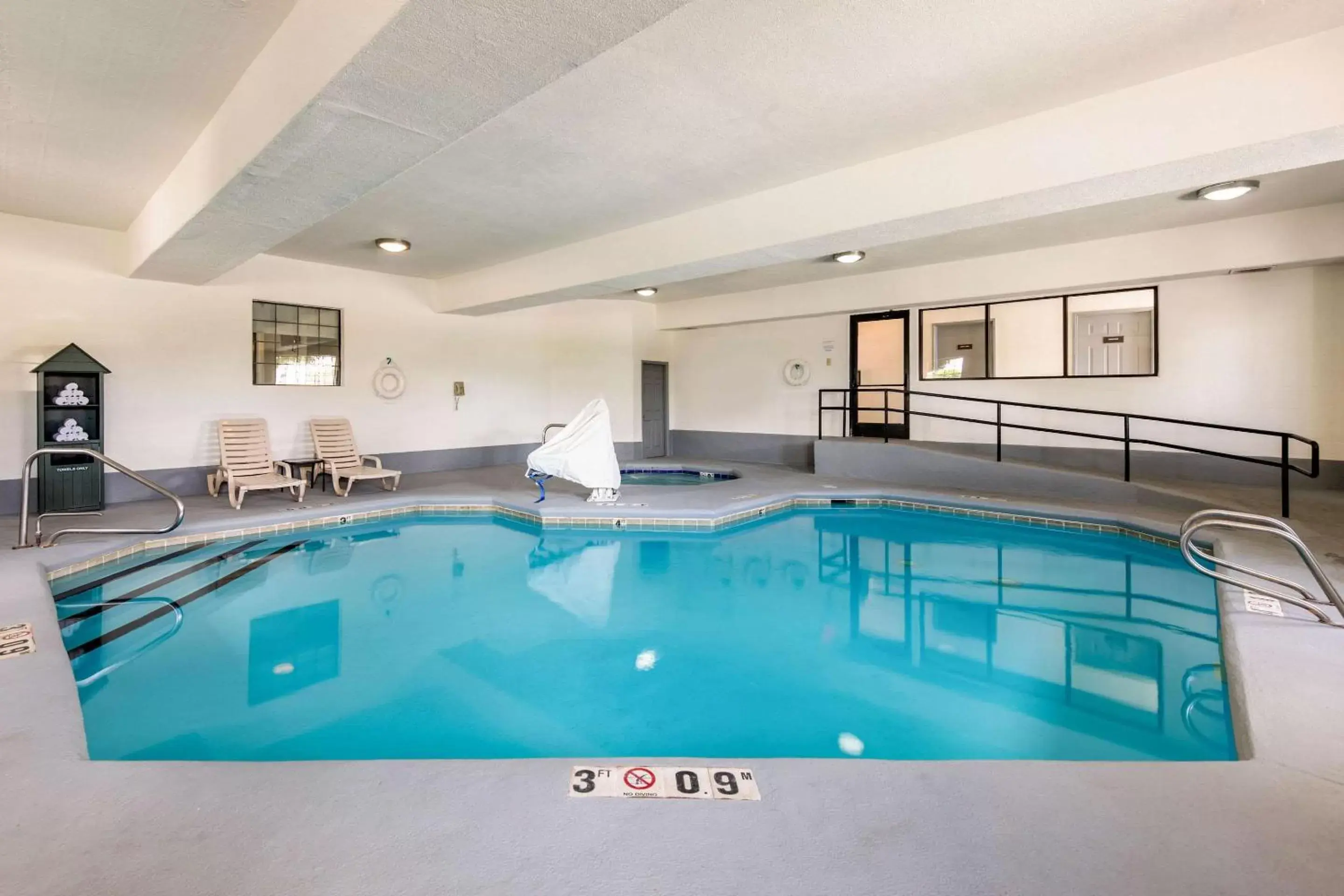 Swimming Pool in Quality Inn & Suites Gallup I-40 Exit 20