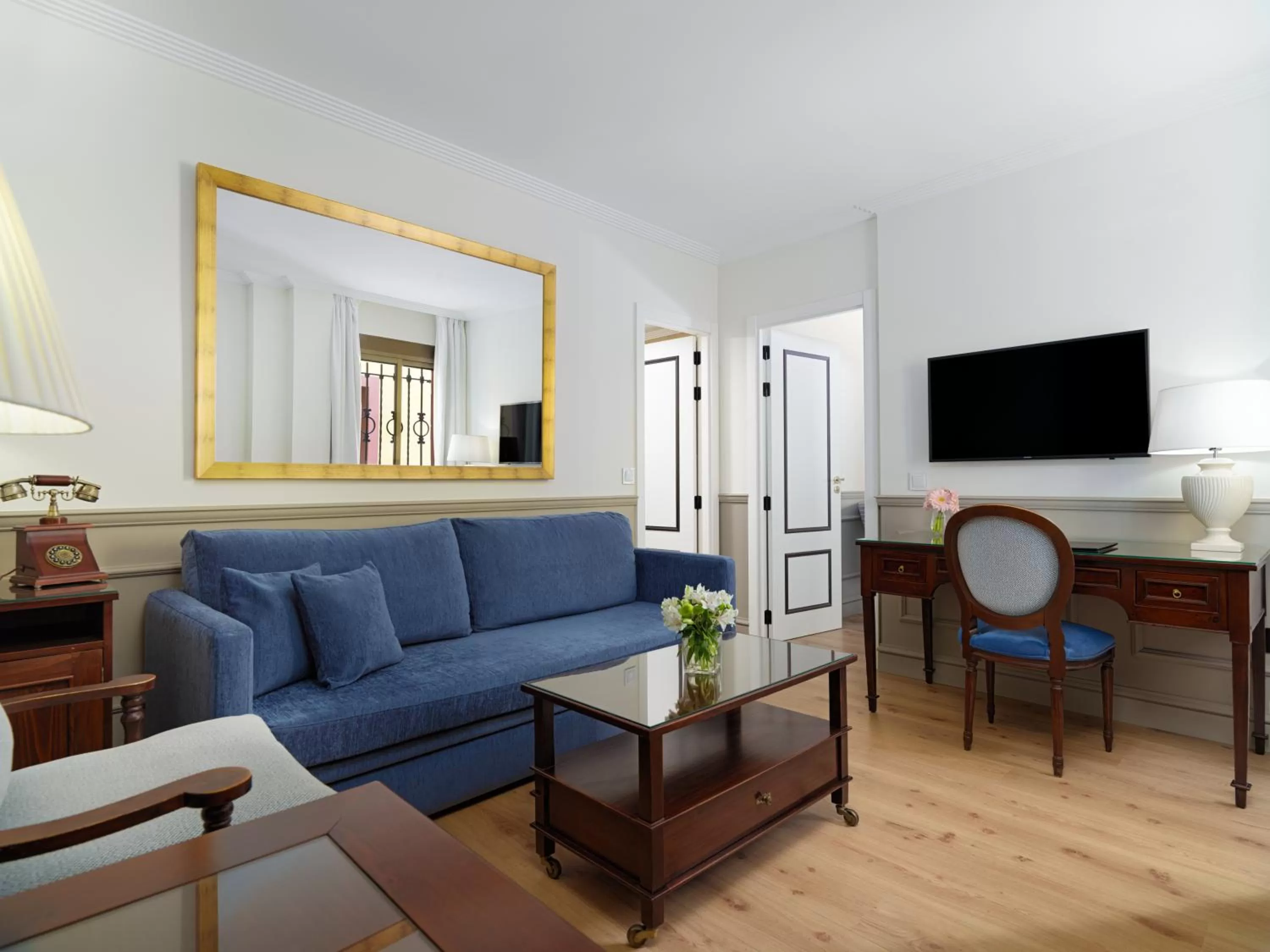 TV and multimedia in H10 Corregidor Boutique Hotel