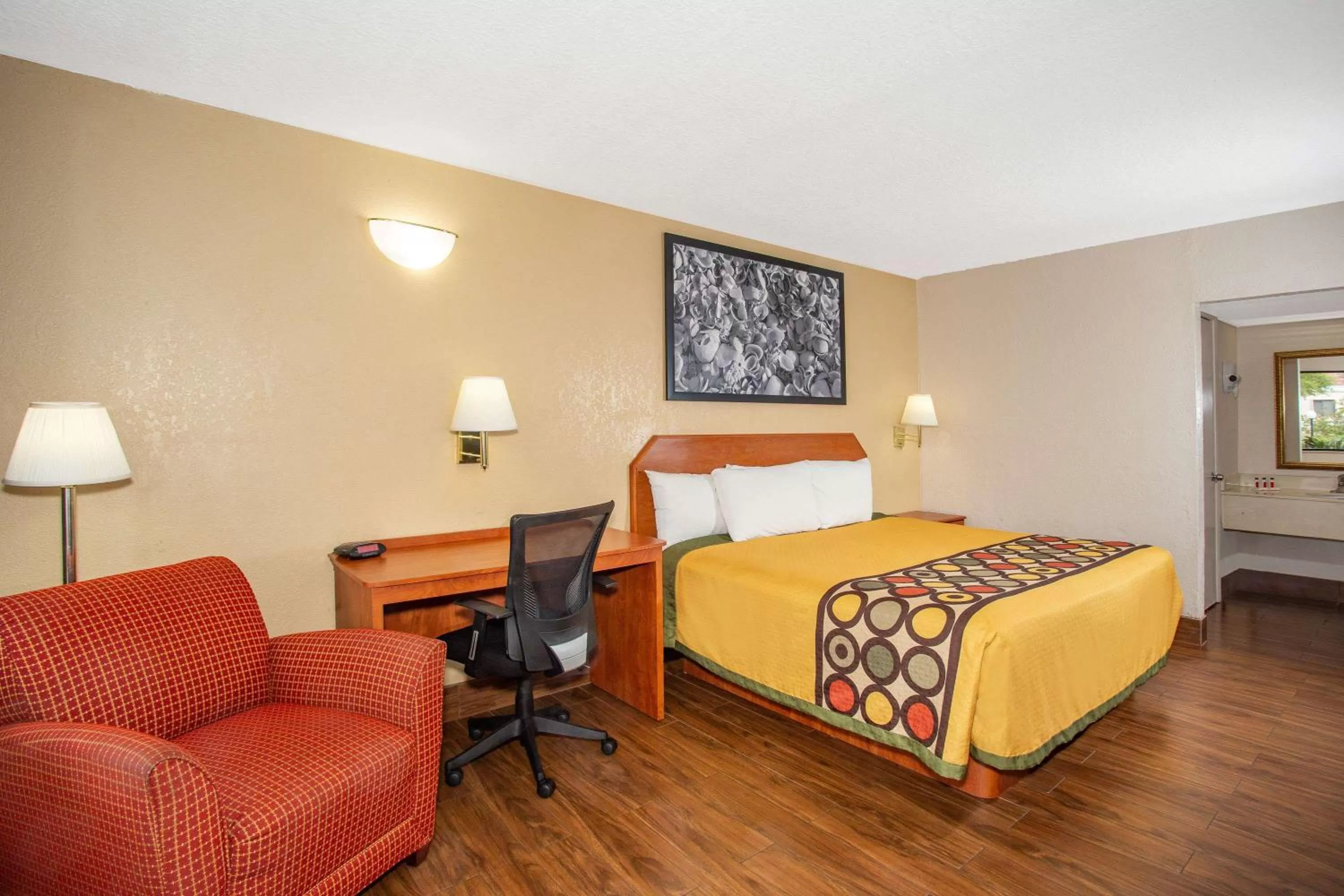 Photo of the whole room, Bed in Super 8 by Wyndham North Palm Beach