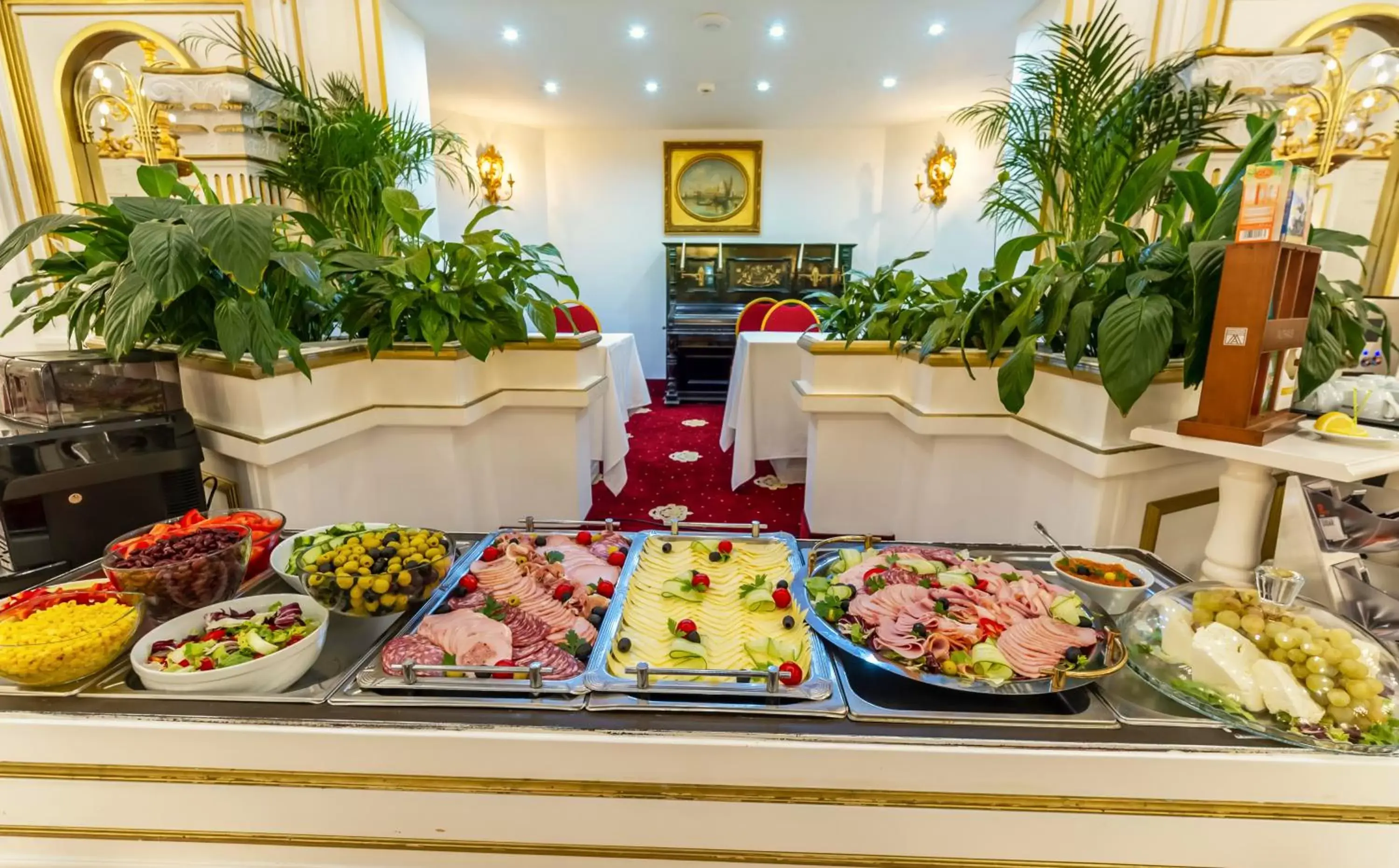 Food in Hotel Imparatul Romanilor