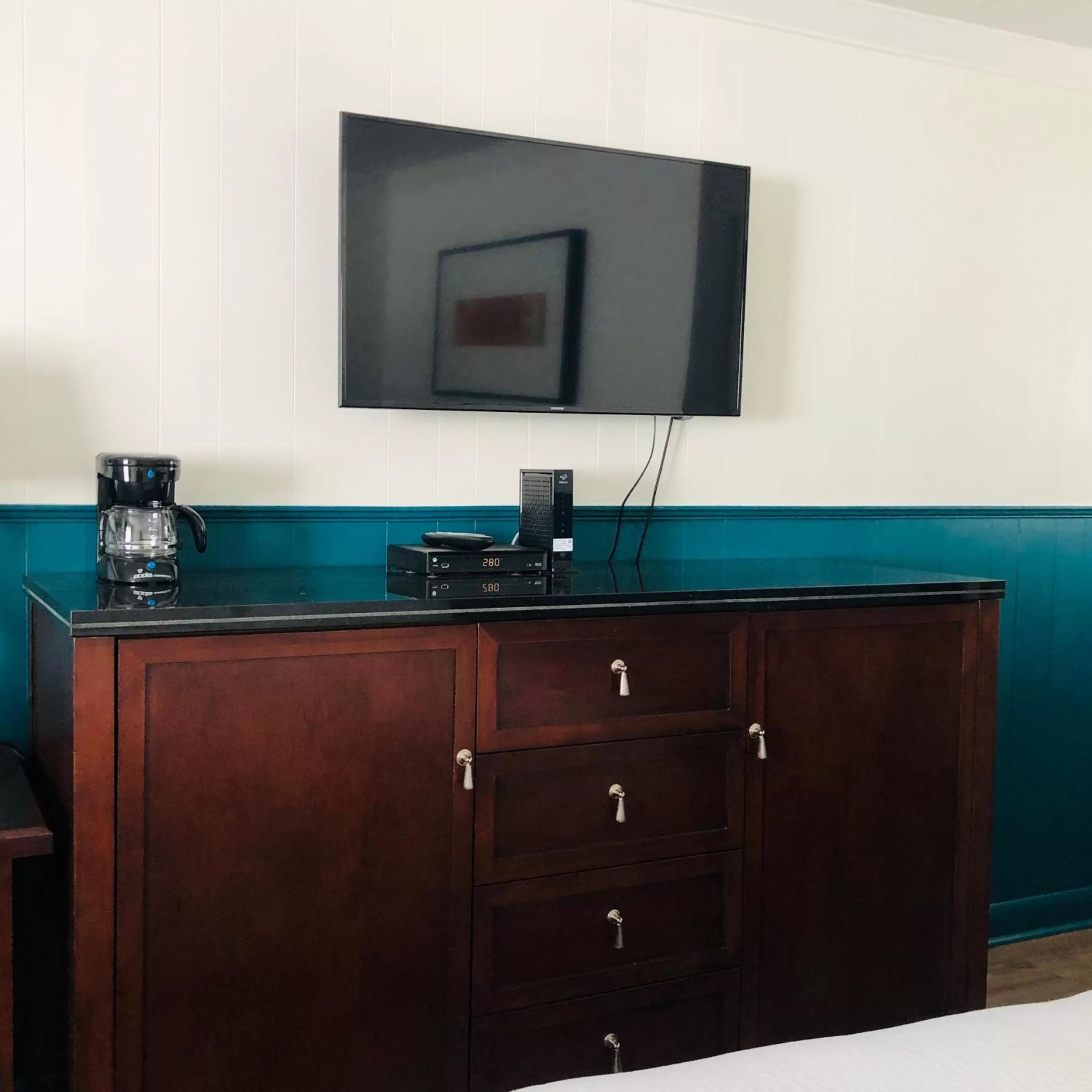 TV/Entertainment Center in The Voy