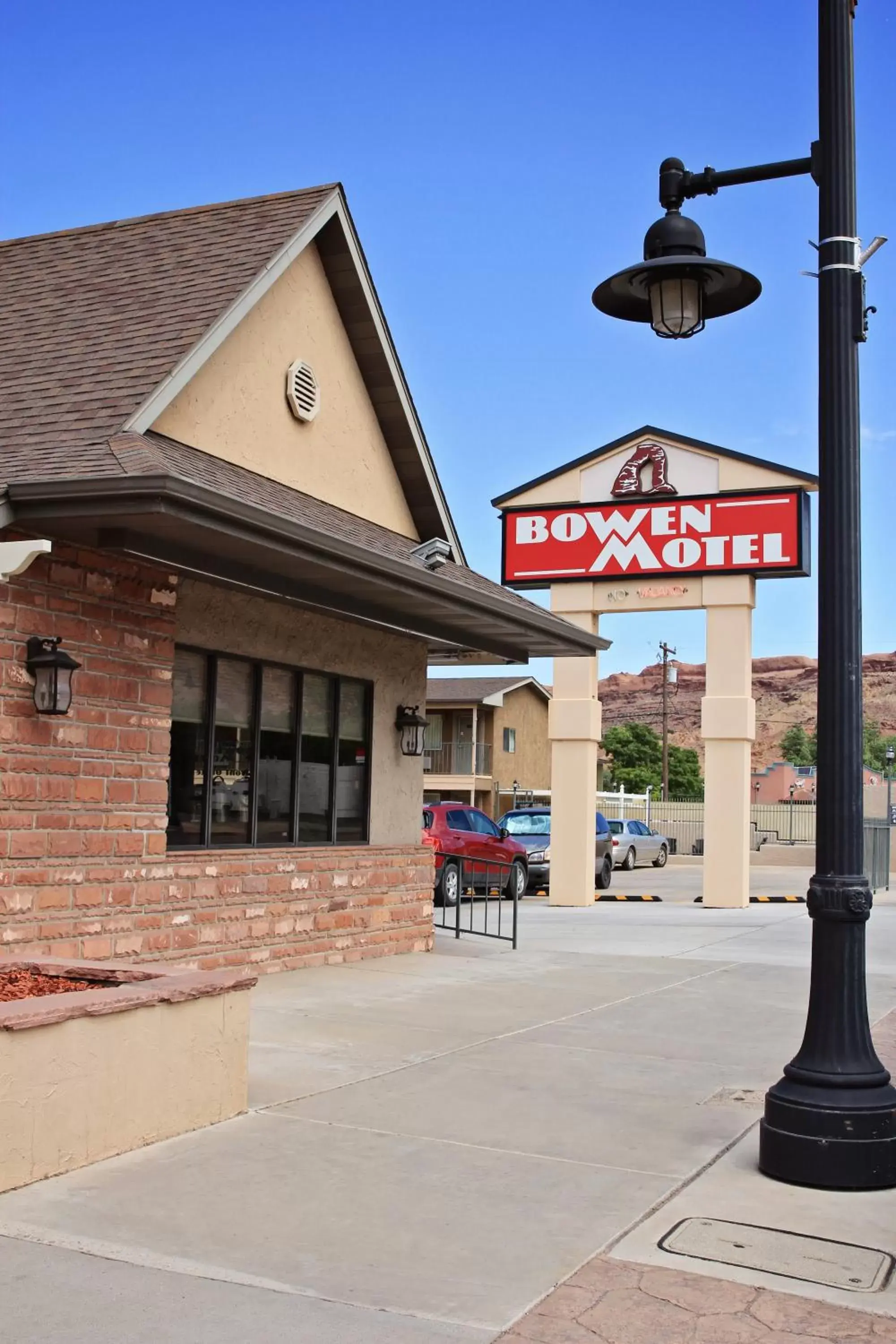 Property building in Bowen Motel Property building in Bowen Motel