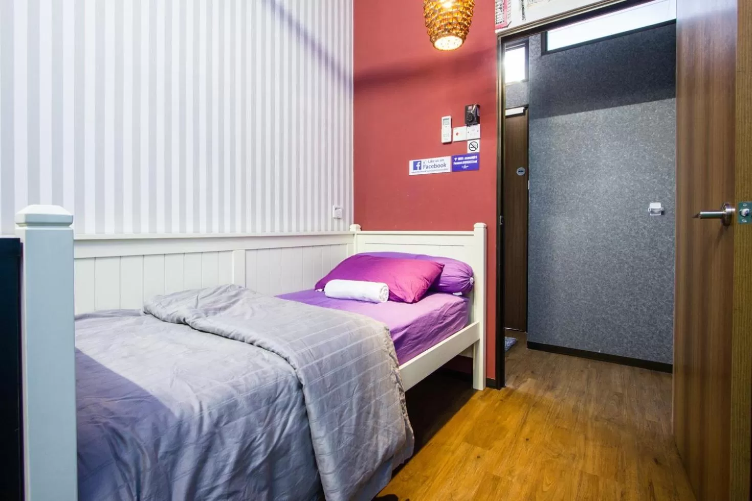 Photo of the whole room, Bed in USM Designer Dwell