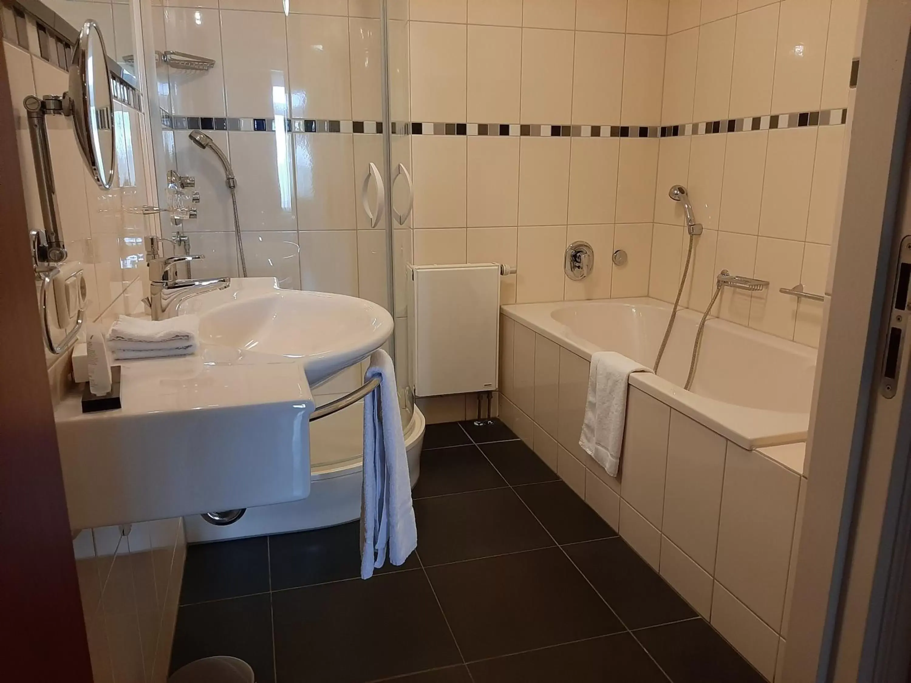 Shower, Bathroom in De Oolderhof