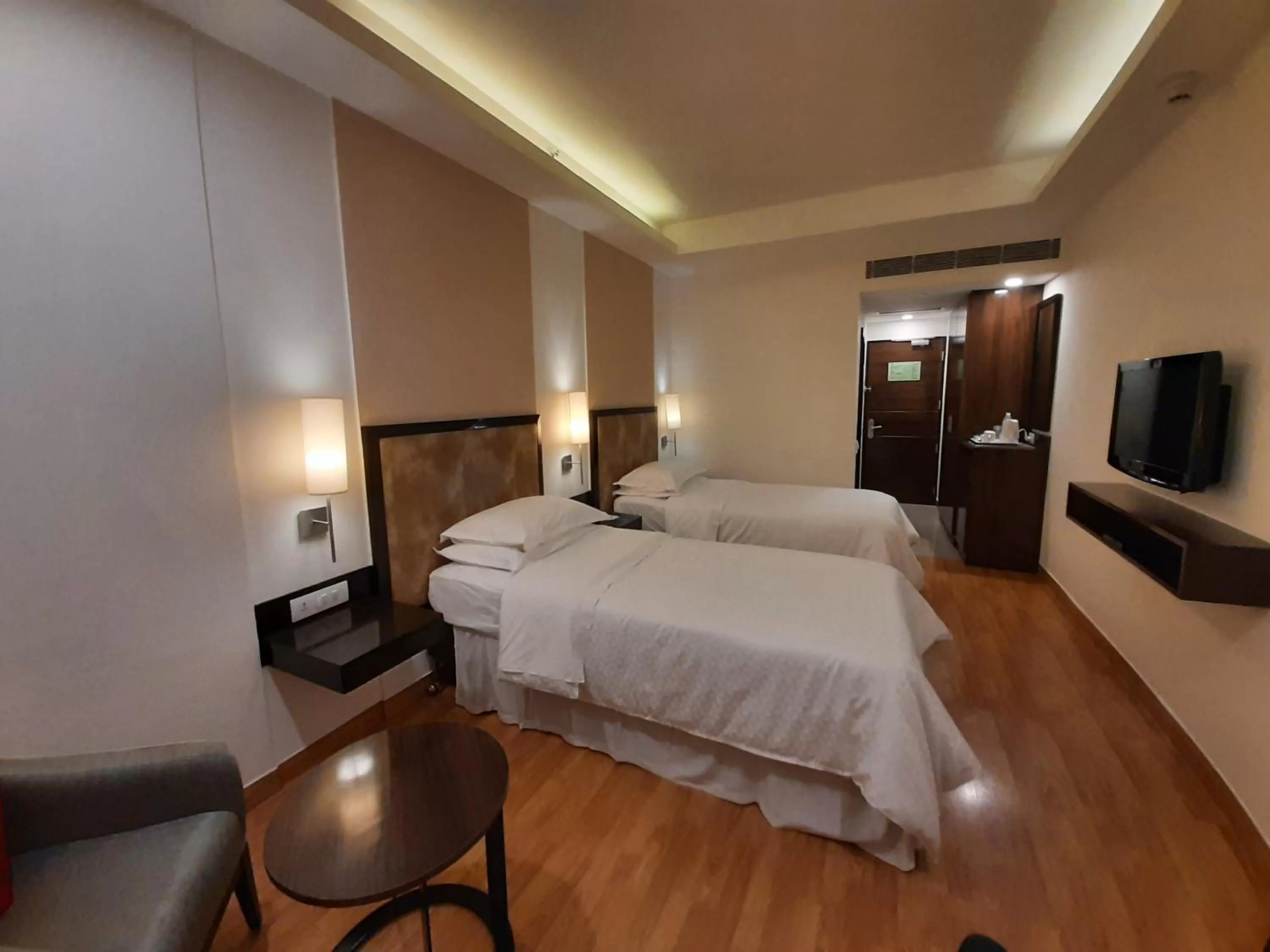 Bedroom, Bed in Four Points by Sheraton Vadodara