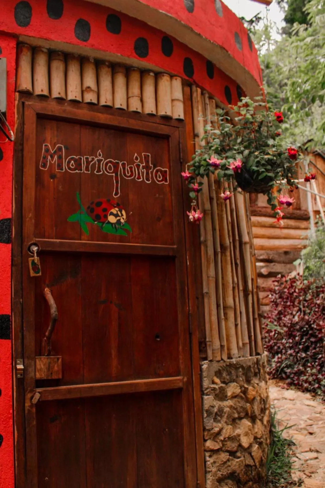 Text overlay in Eco-Hotel Mayachik