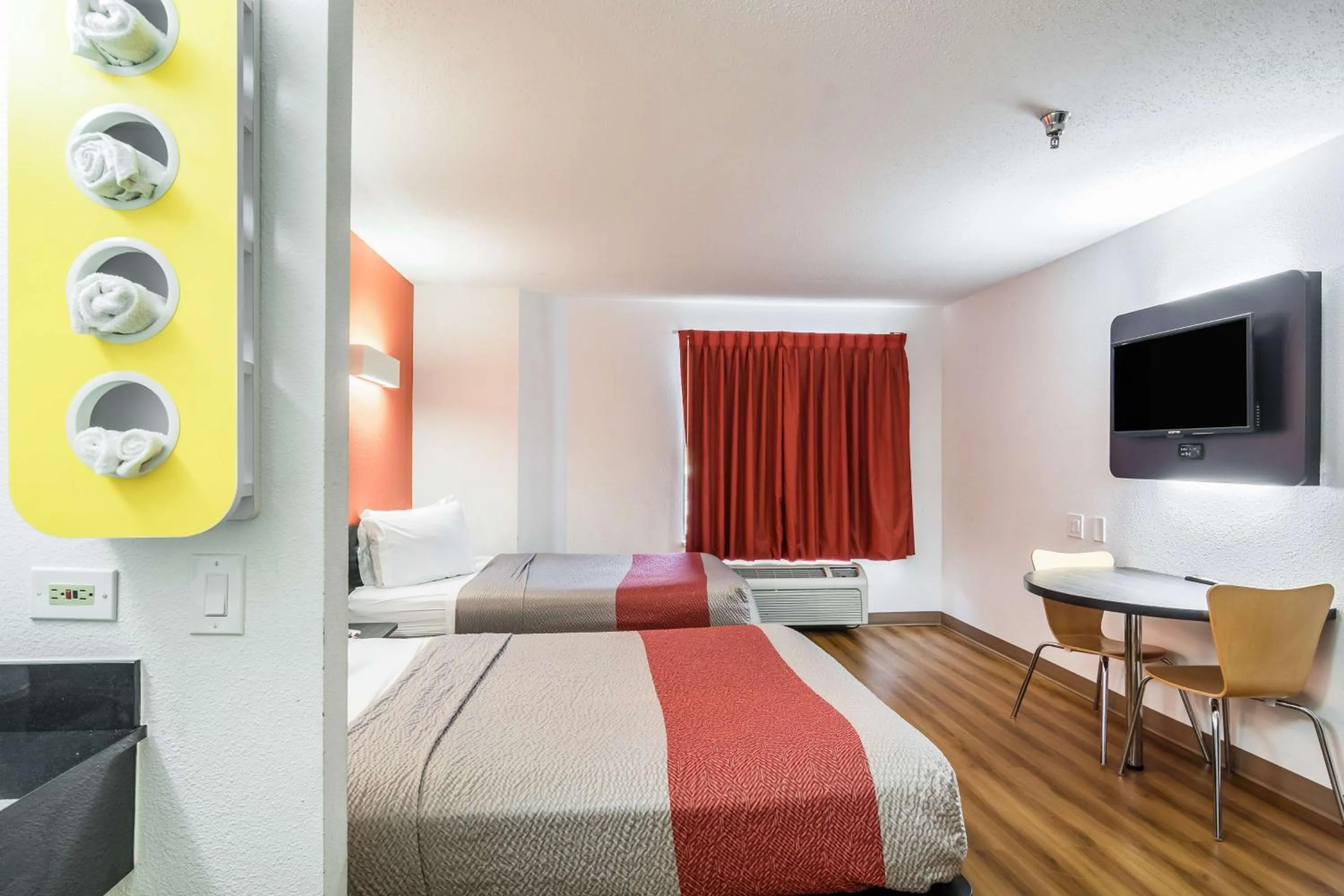 Photo of the whole room, Bed in Motel 6-Harvey, IL