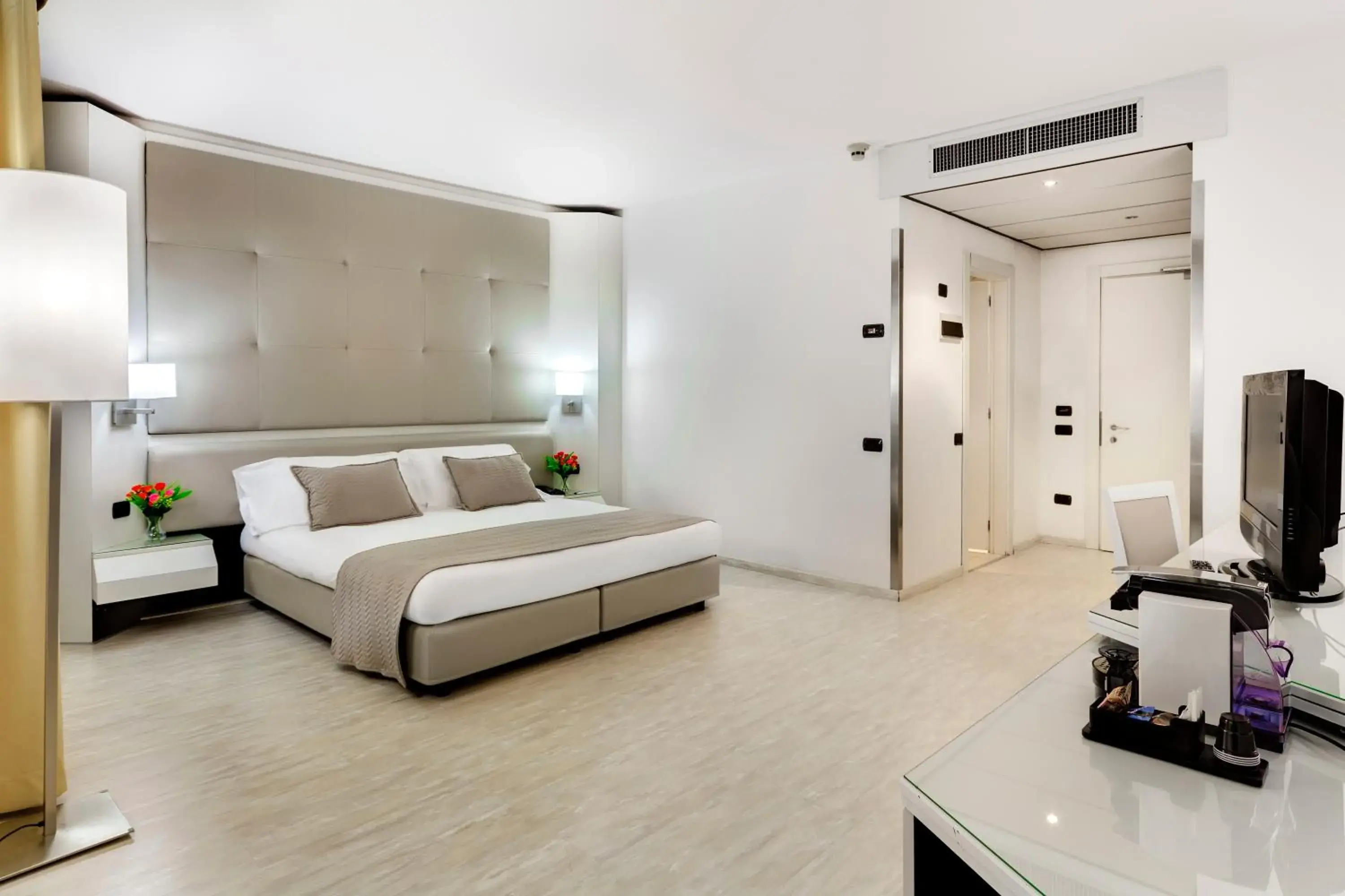 Bedroom, Bed in Mediterraneo Palace Hotel