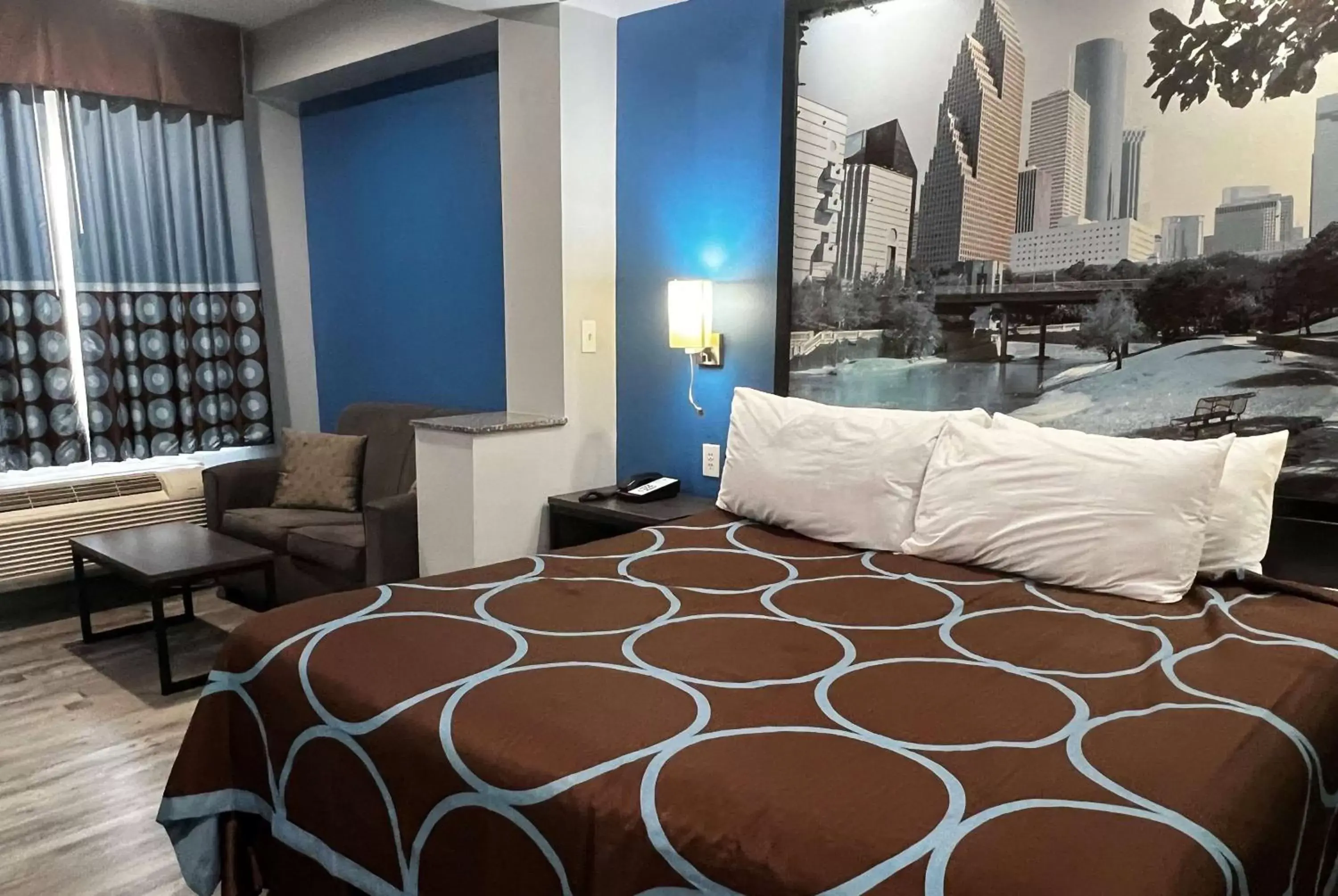 Photo of the whole room, Bed in Super 8 by Wyndham Houston North I-45
