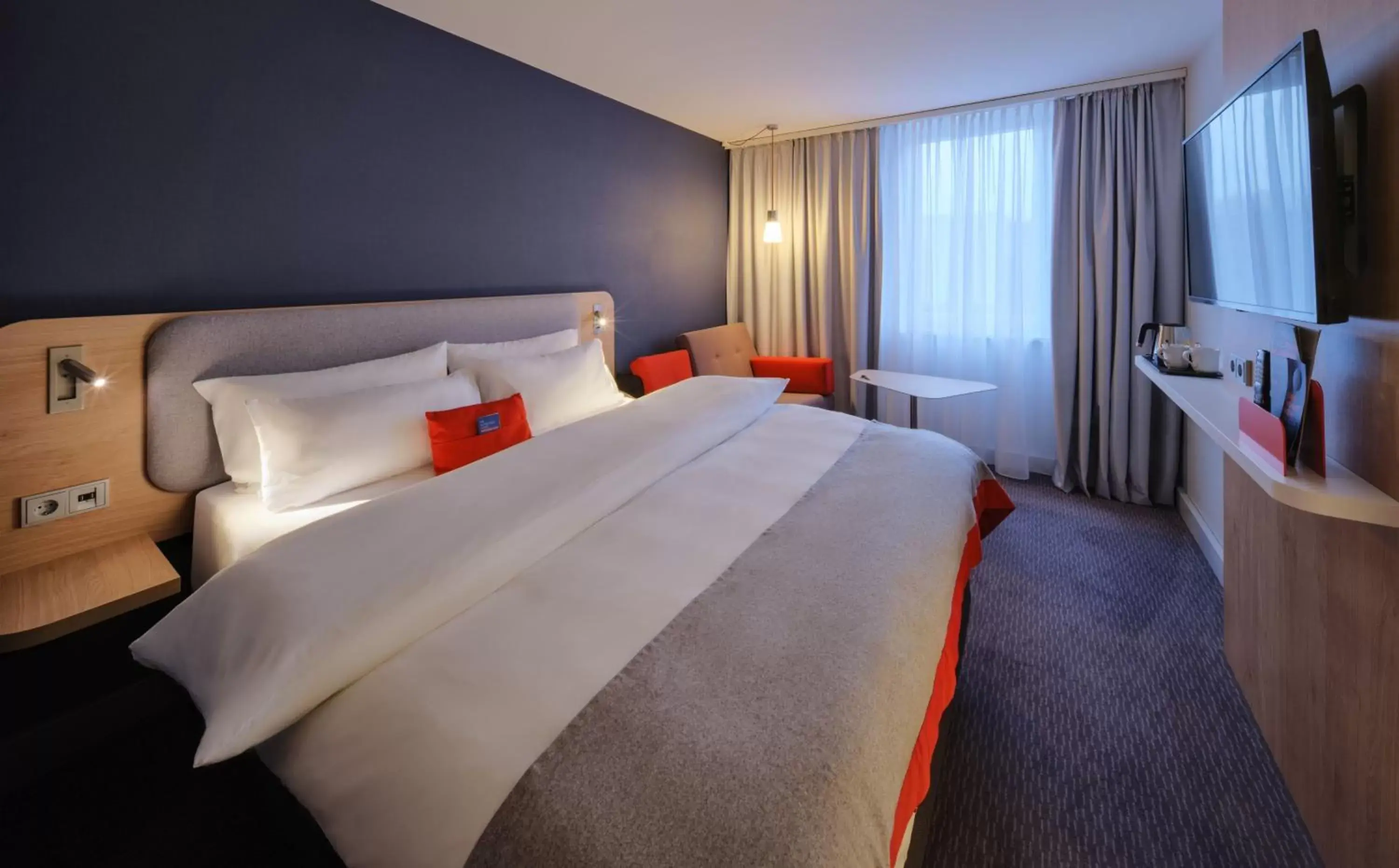 Bed in Holiday Inn Express Cologne Troisdorf, an IHG Hotel