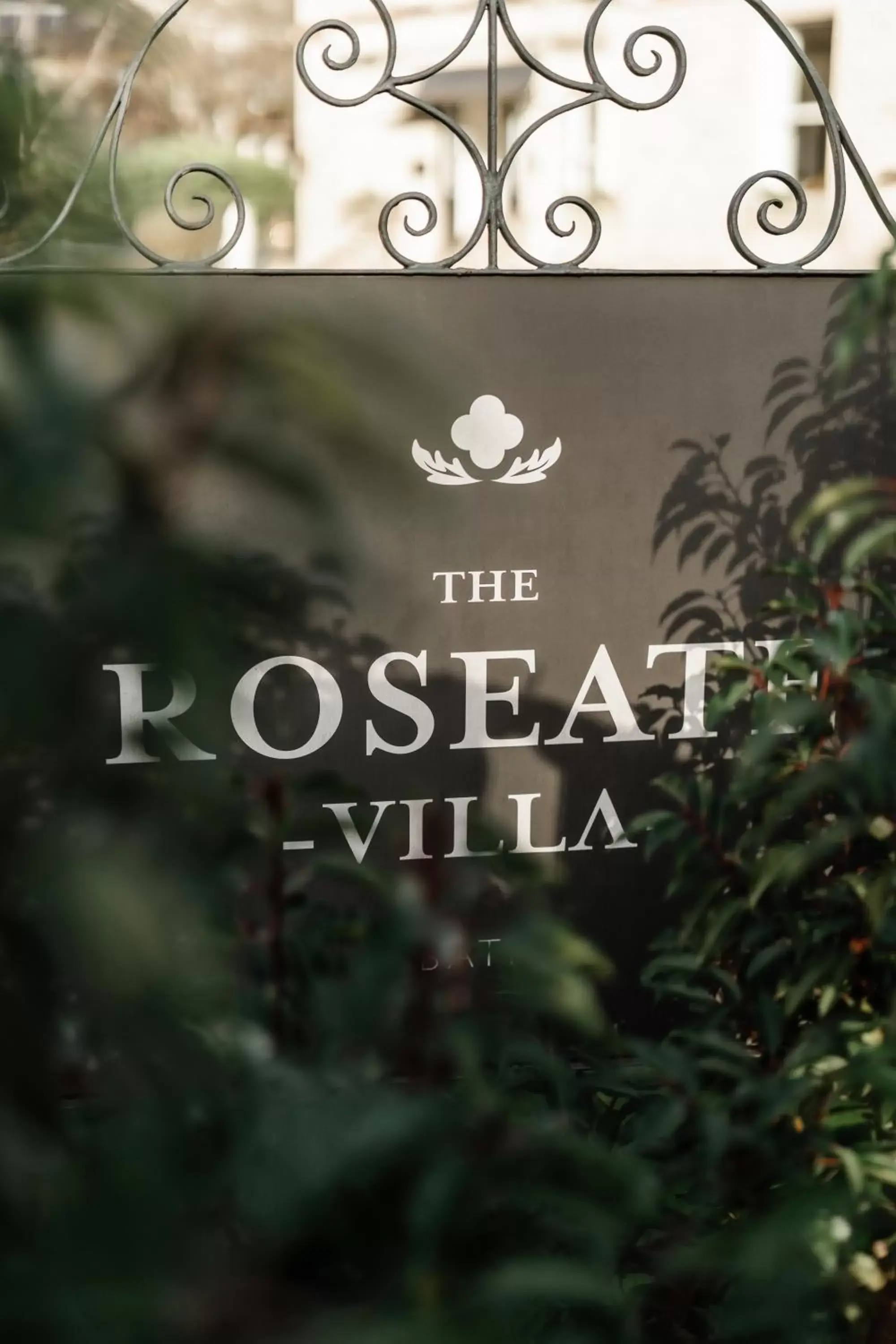 Logo/Certificate/Sign in The Roseate Villa Bath