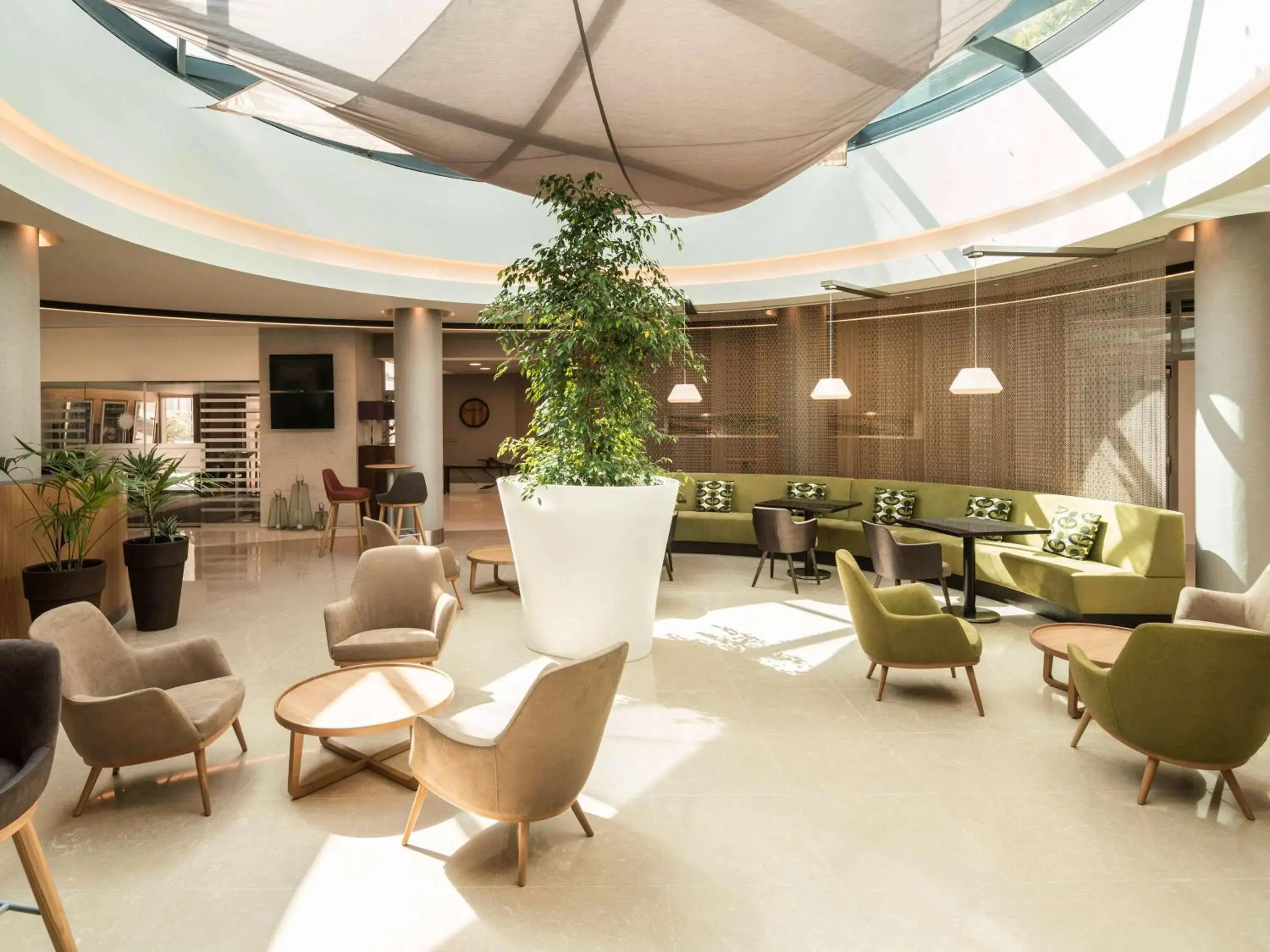 Lounge or bar, Lobby/Reception in Hotel Mercure Porto Gaia