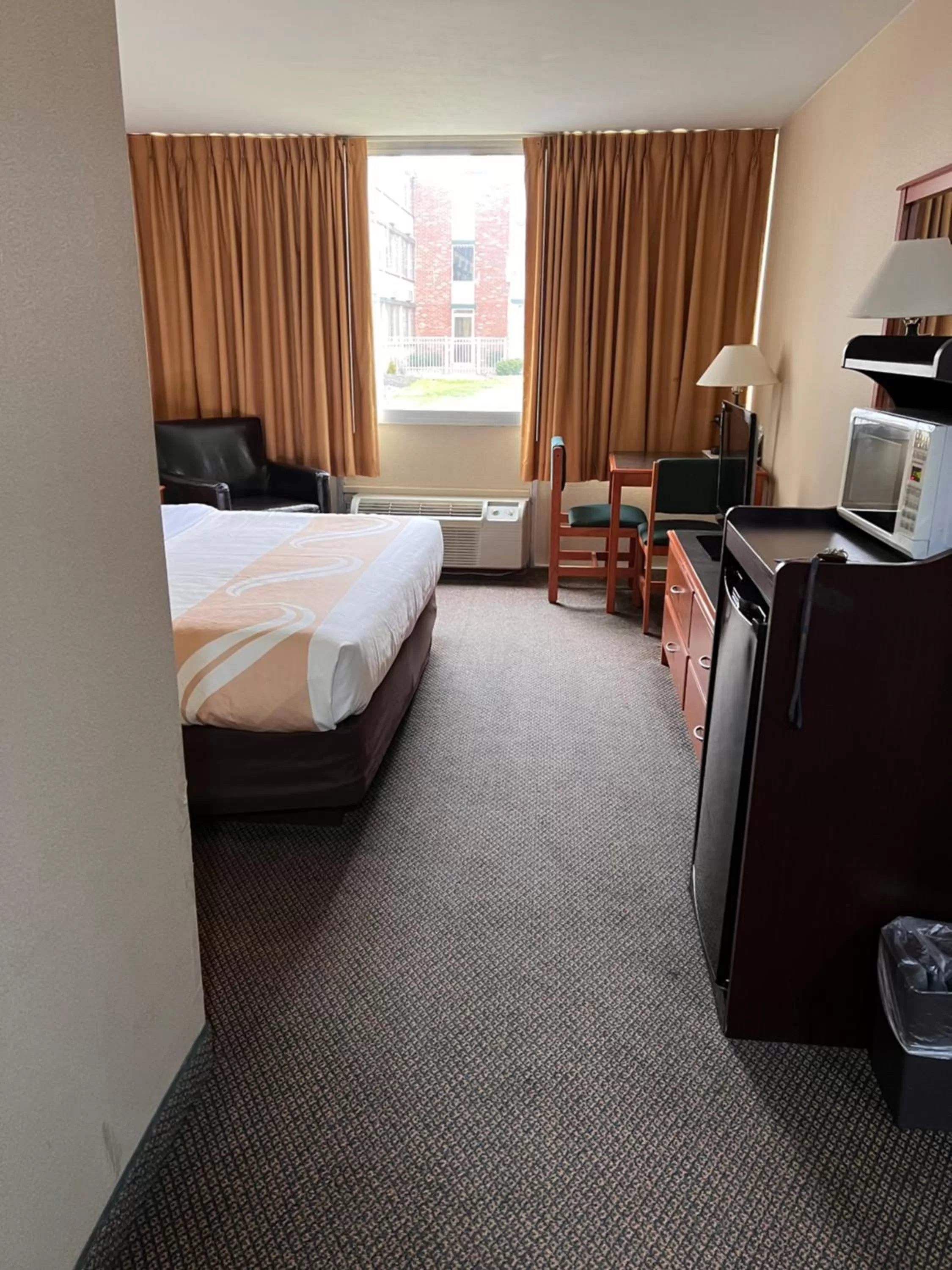 Photo of the whole room, Bed in Quality Inn