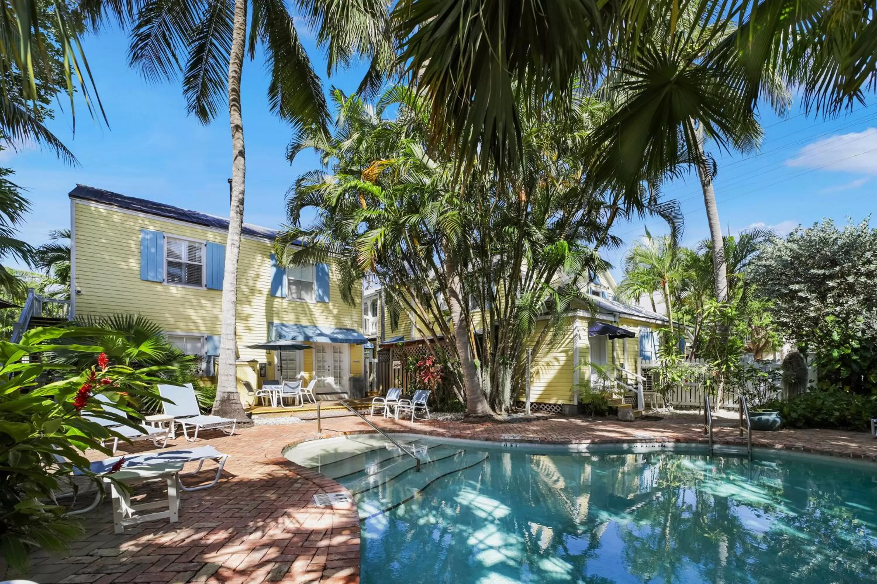 Property building, Swimming Pool in Tranquillity