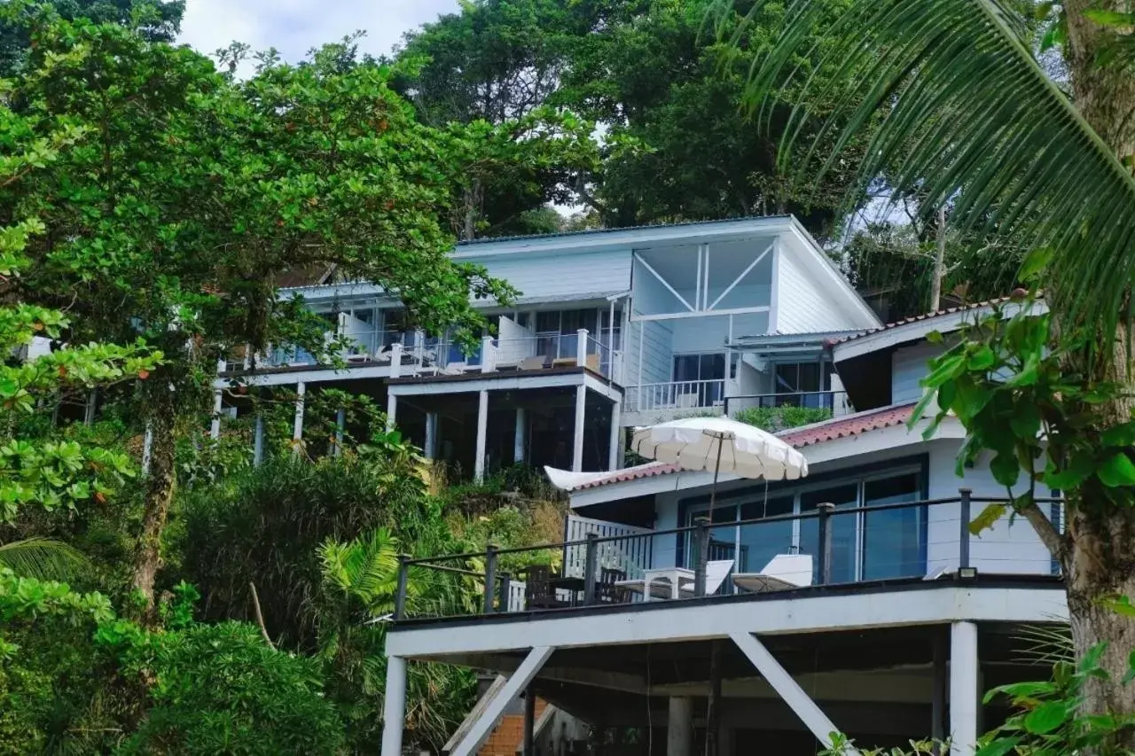 Property Building in Koh Chang Cliff Beach Resort