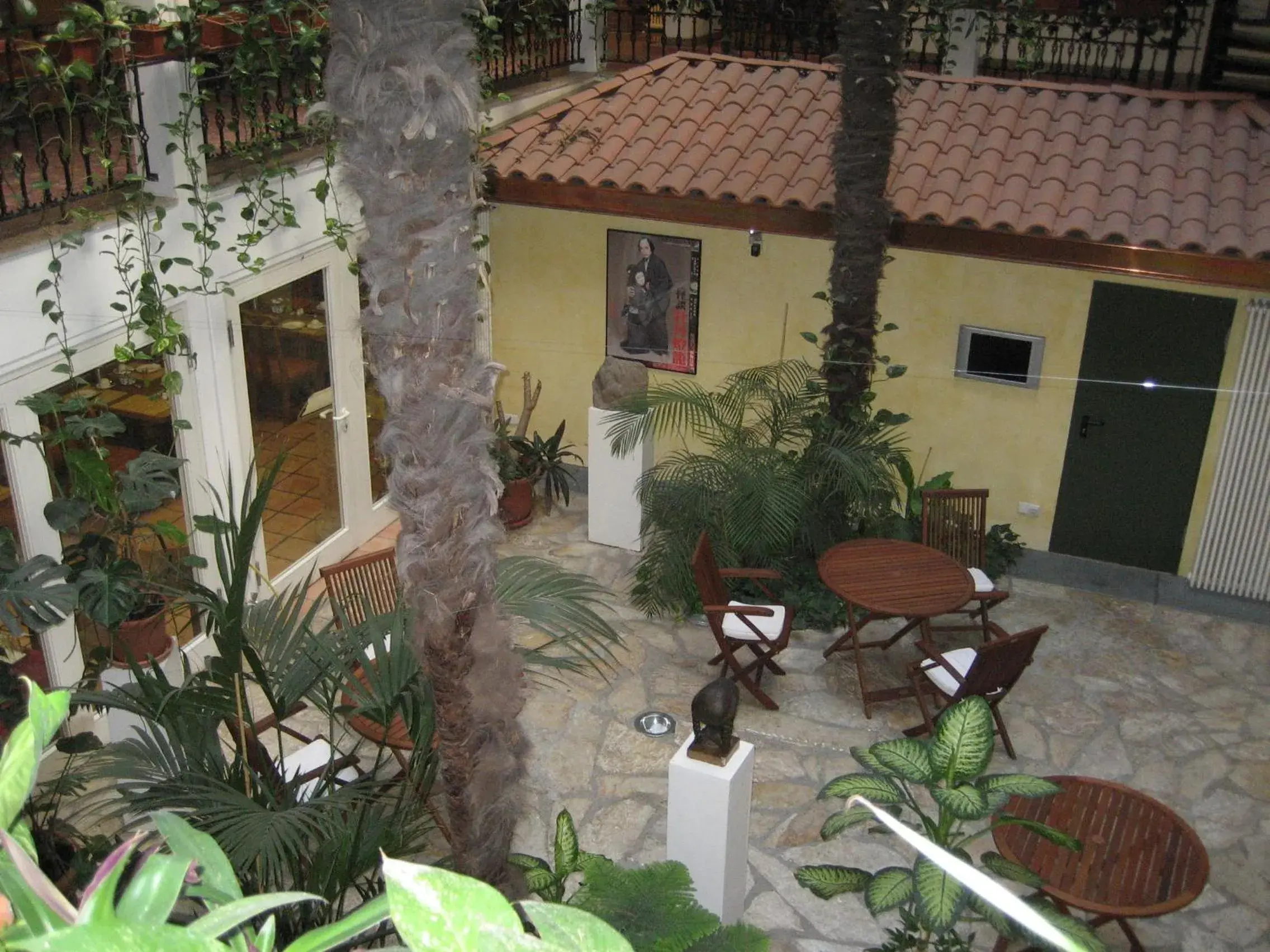 Patio in Solitaire Hotel