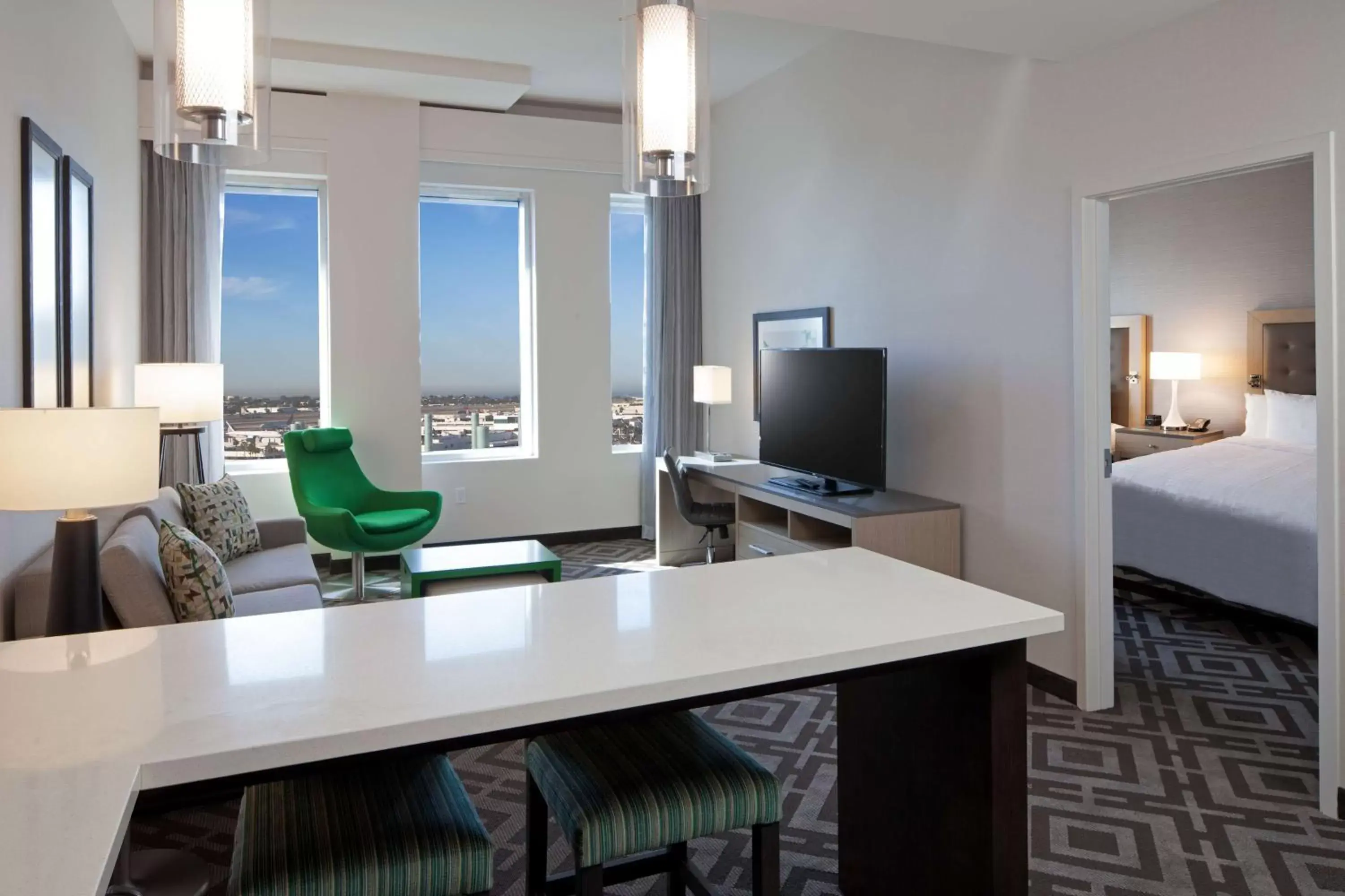 Living room, TV/Entertainment Center in Homewood Suites By Hilton Los Angeles International Airport