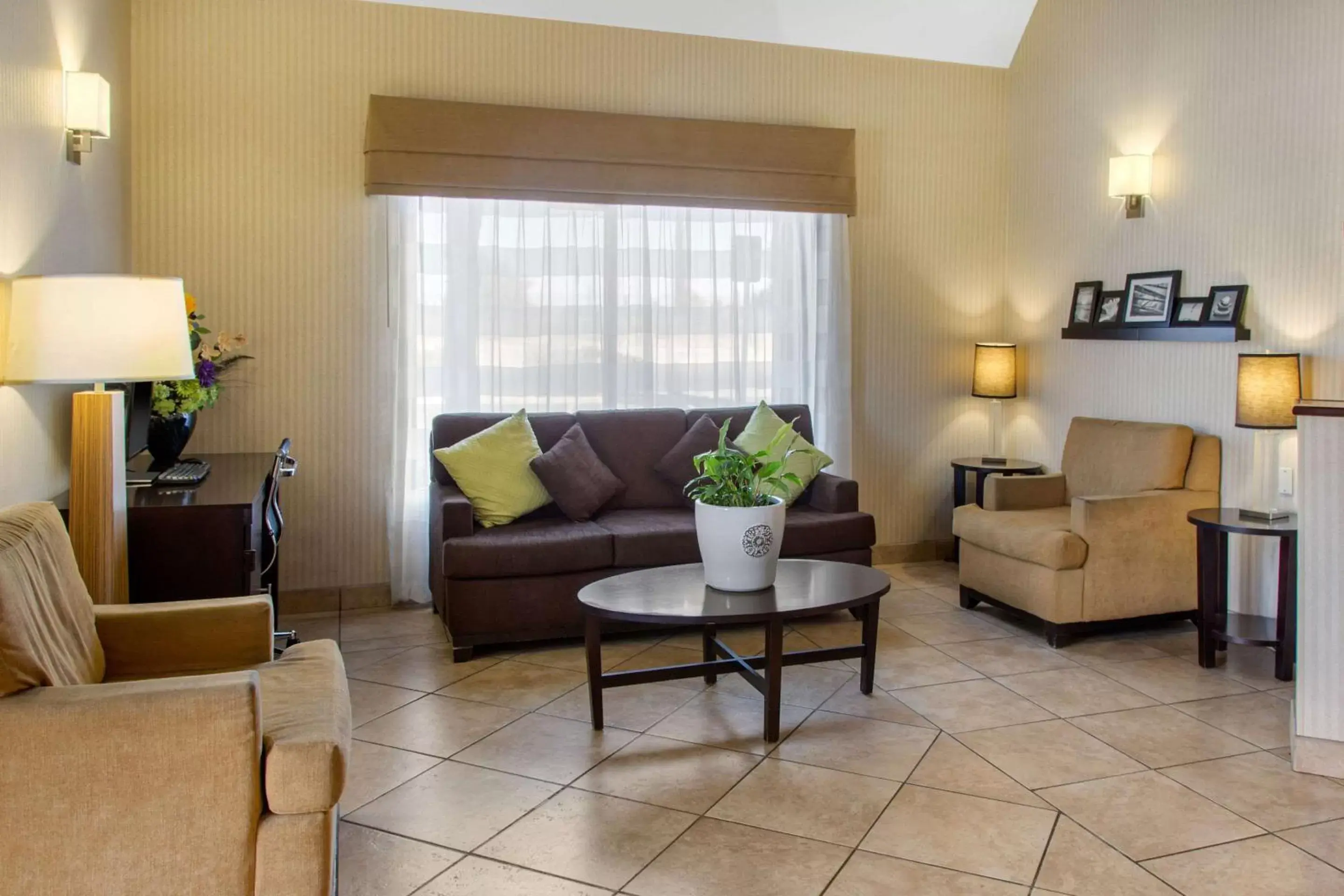 Lobby or reception, Seating Area in Sleep Inn & Suites Bakersfield North