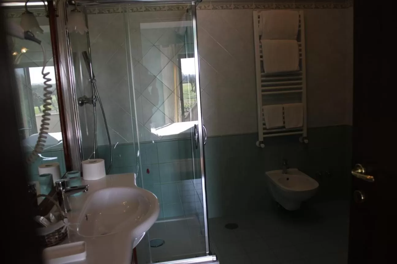 Bathroom in Relais Maria Luisa Locazione turistica di Simona Capaccio